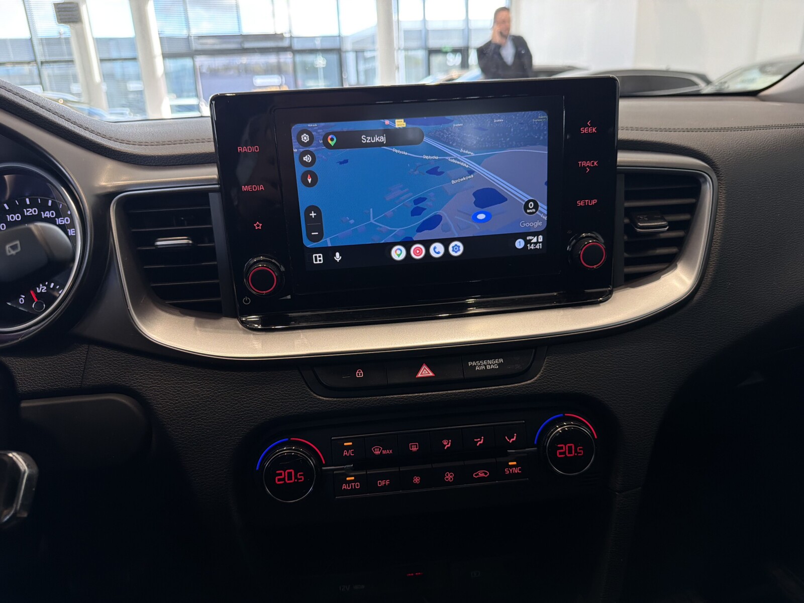 Kia Ceed - zdjęcie 17