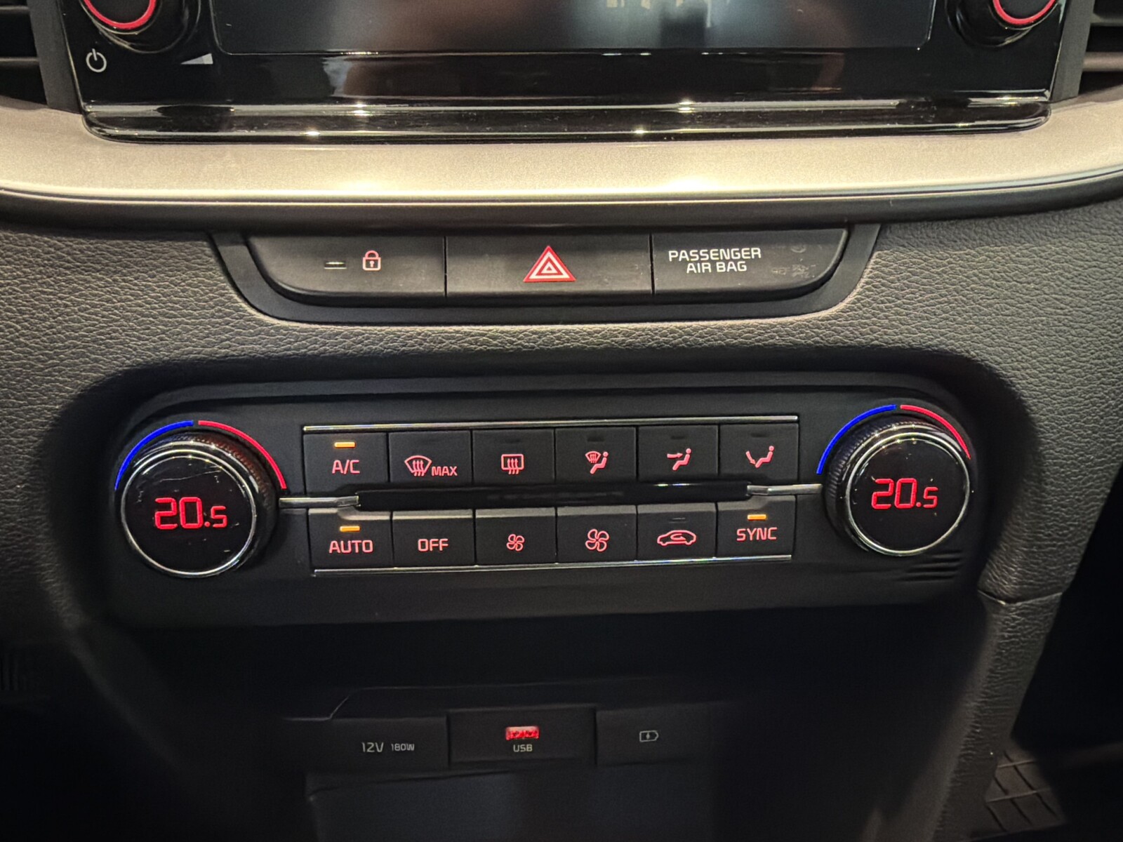 Kia Ceed - zdjęcie 18