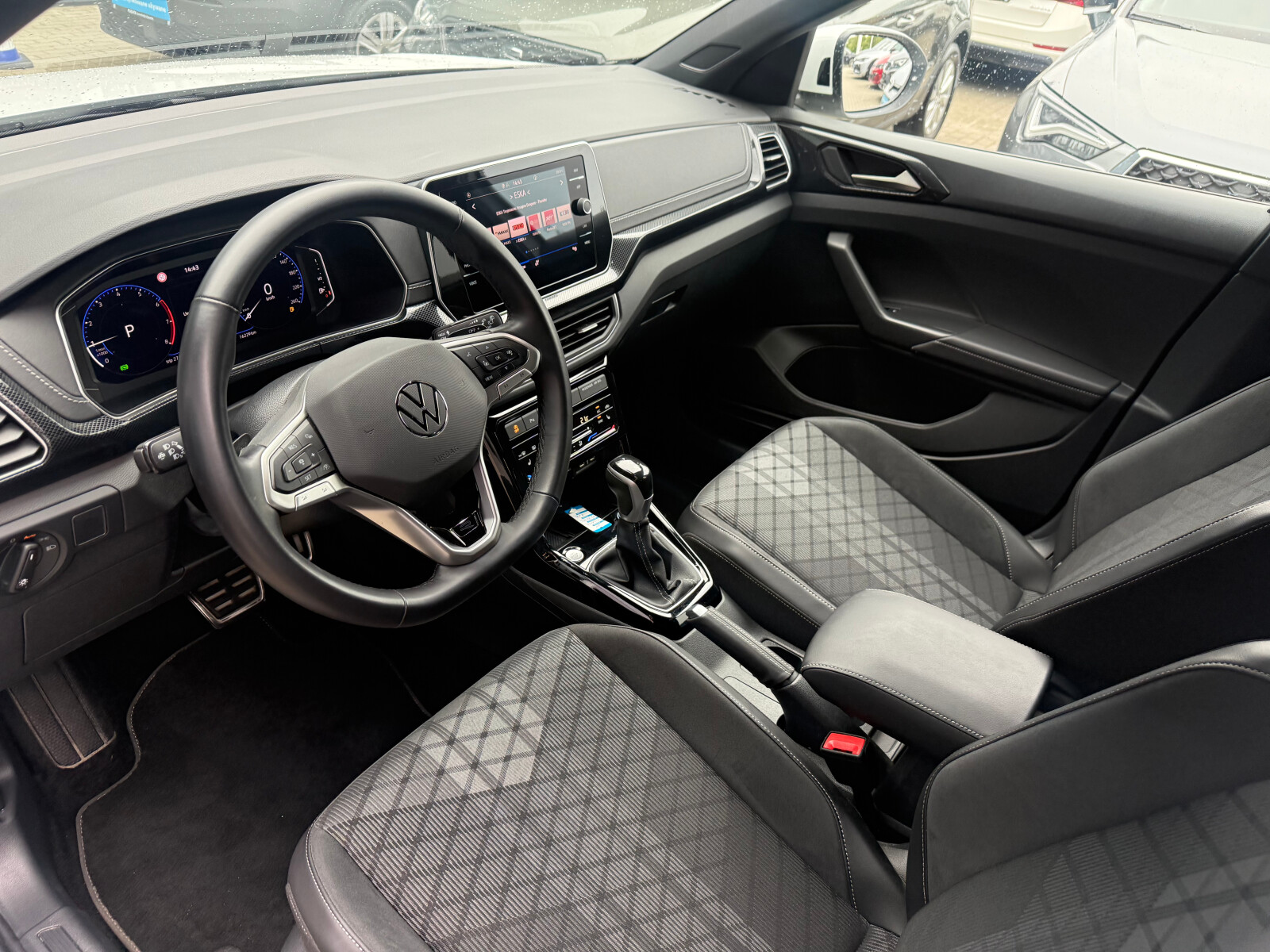 Volkswagen T-Cross - zdjęcie 11