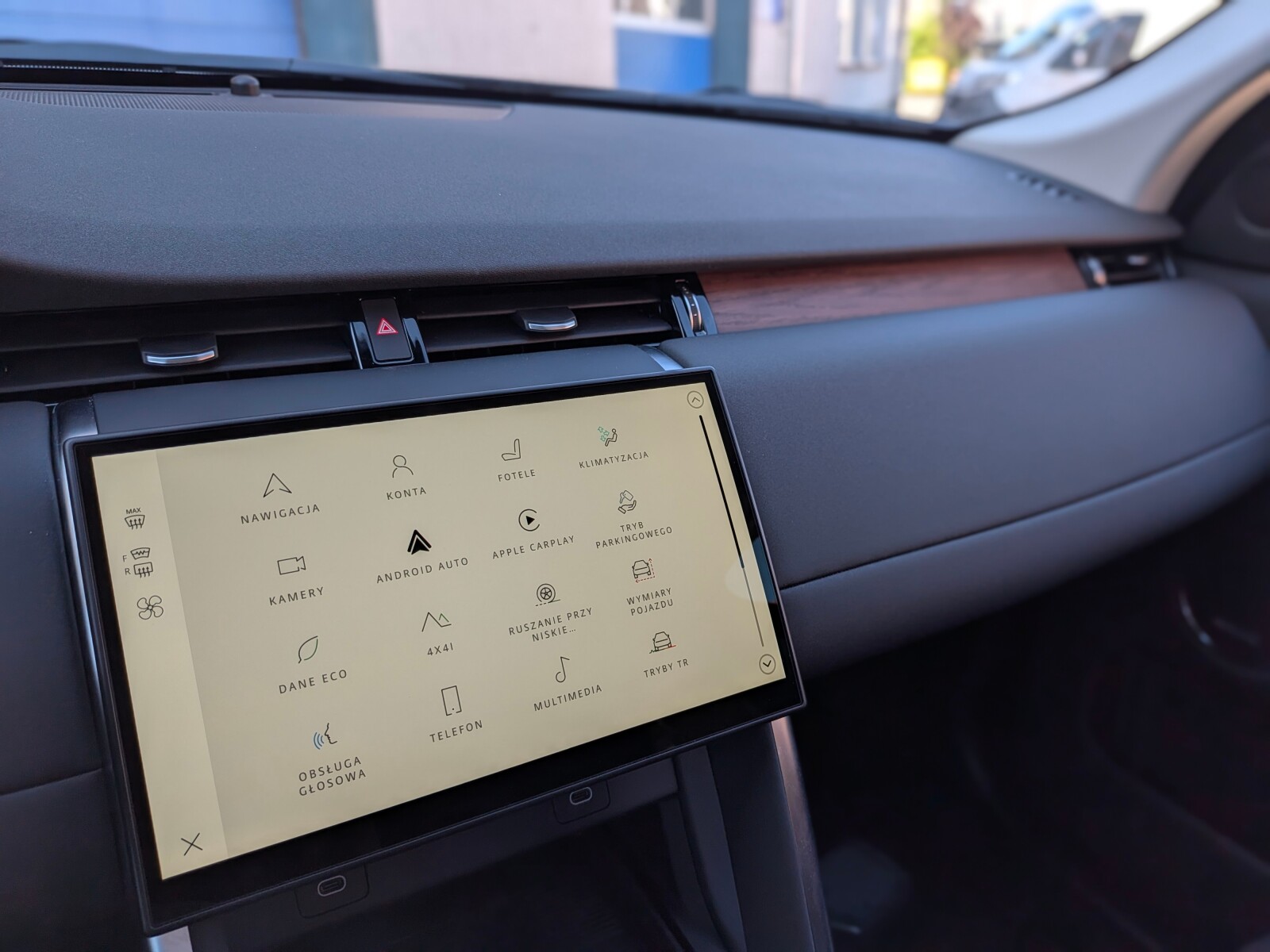 Land Rover Discovery Sport - zdjęcie 29