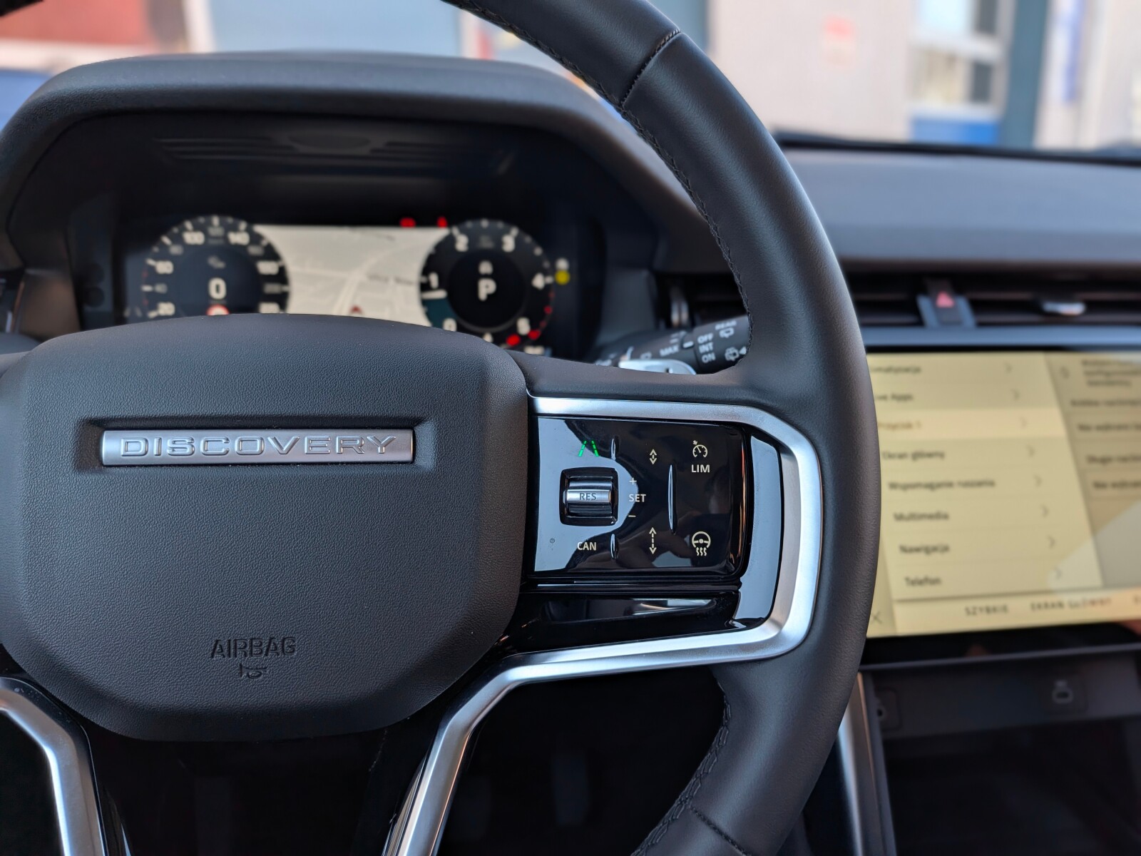 Land Rover Discovery Sport - zdjęcie 22