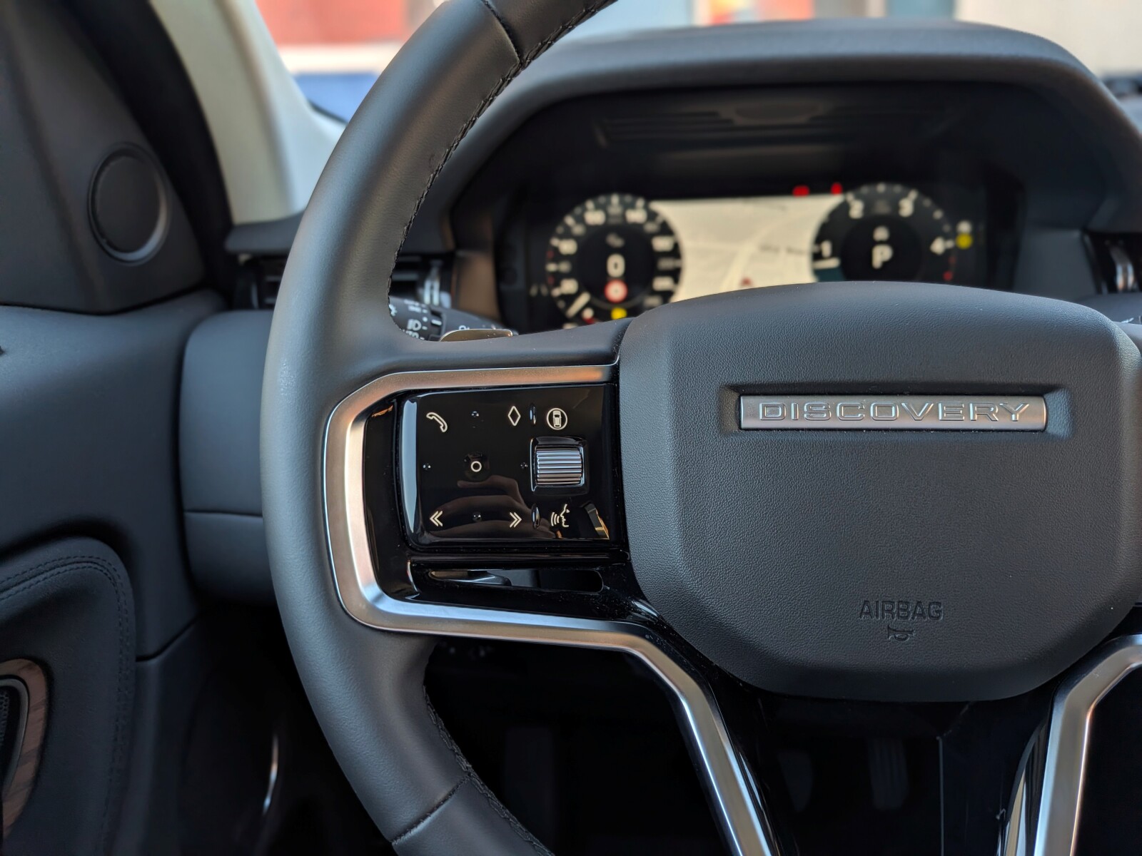 Land Rover Discovery Sport - zdjęcie 21