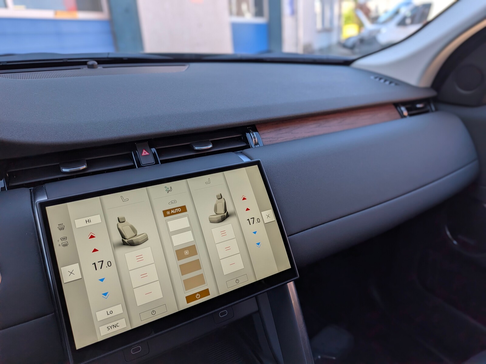 Land Rover Discovery Sport - zdjęcie 32