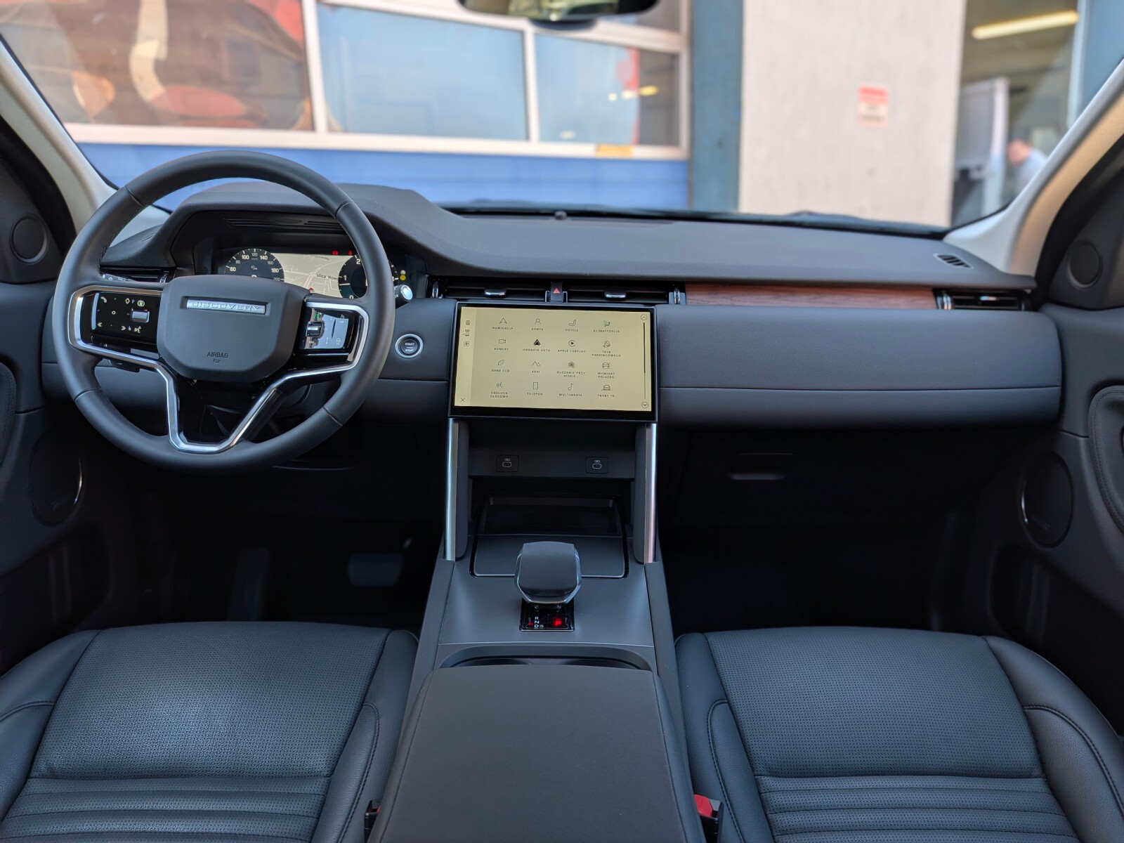 Land Rover Discovery Sport - zdjęcie 18