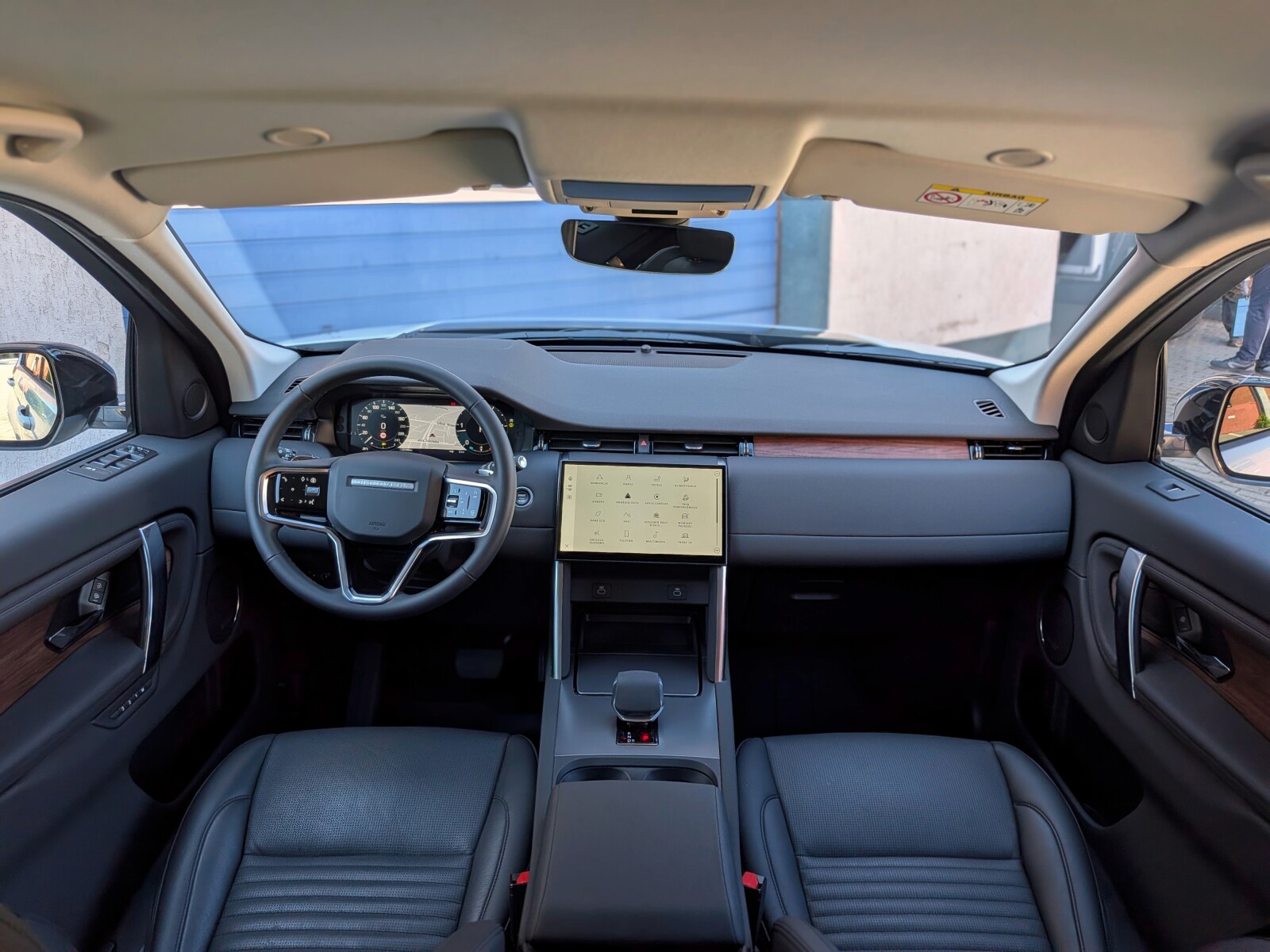 Land Rover Discovery Sport - zdjęcie 17