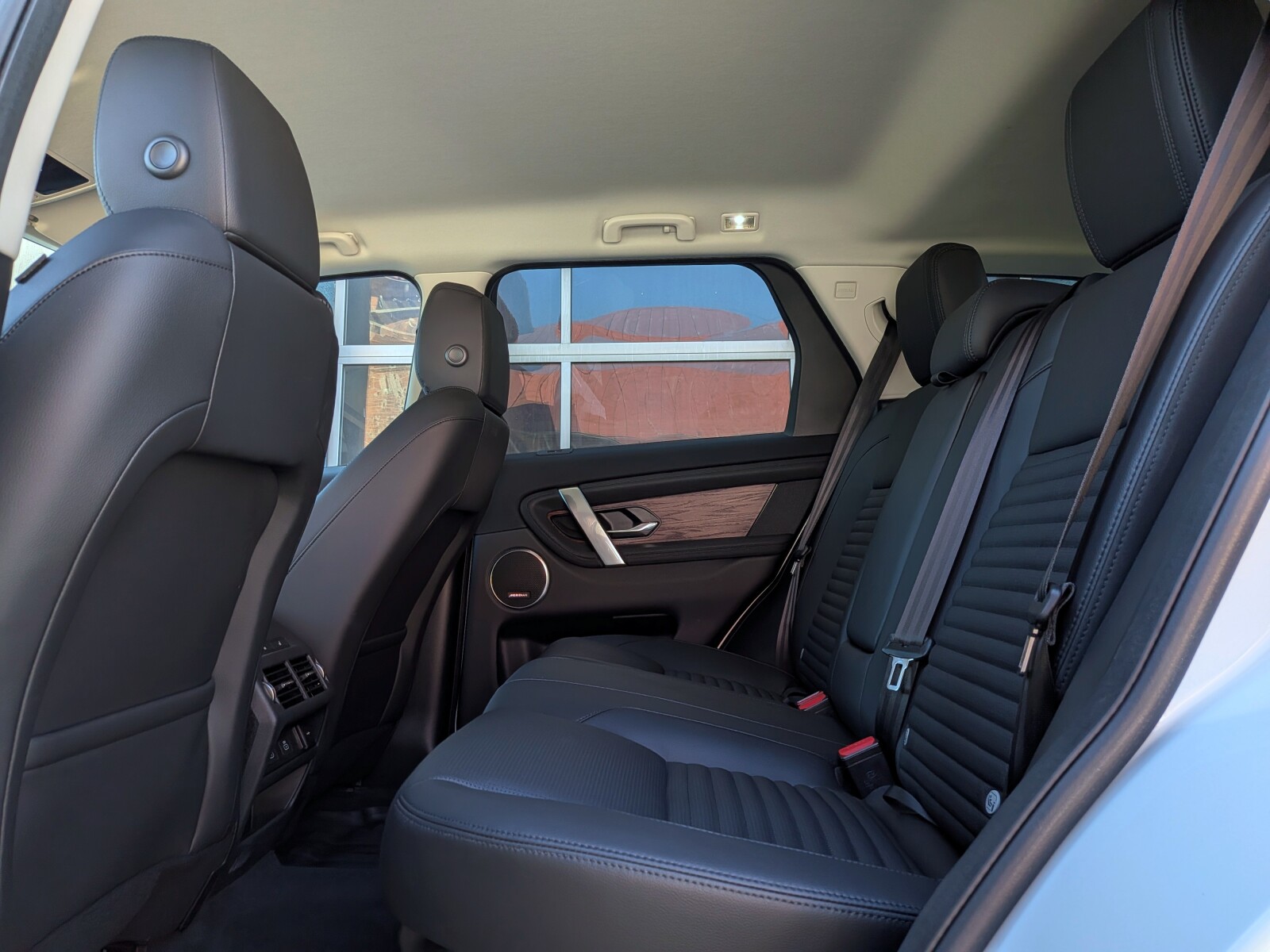Land Rover Discovery Sport - zdjęcie 10