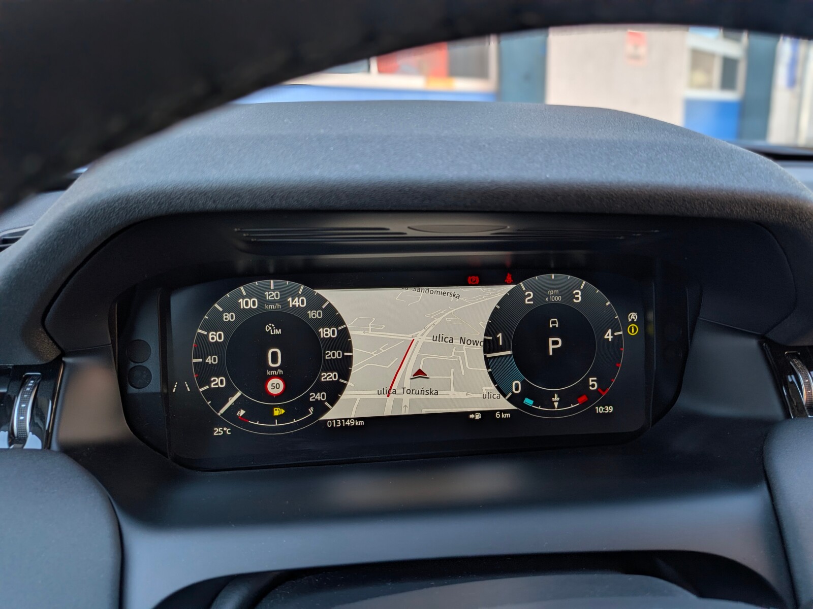 Land Rover Discovery Sport - zdjęcie 25