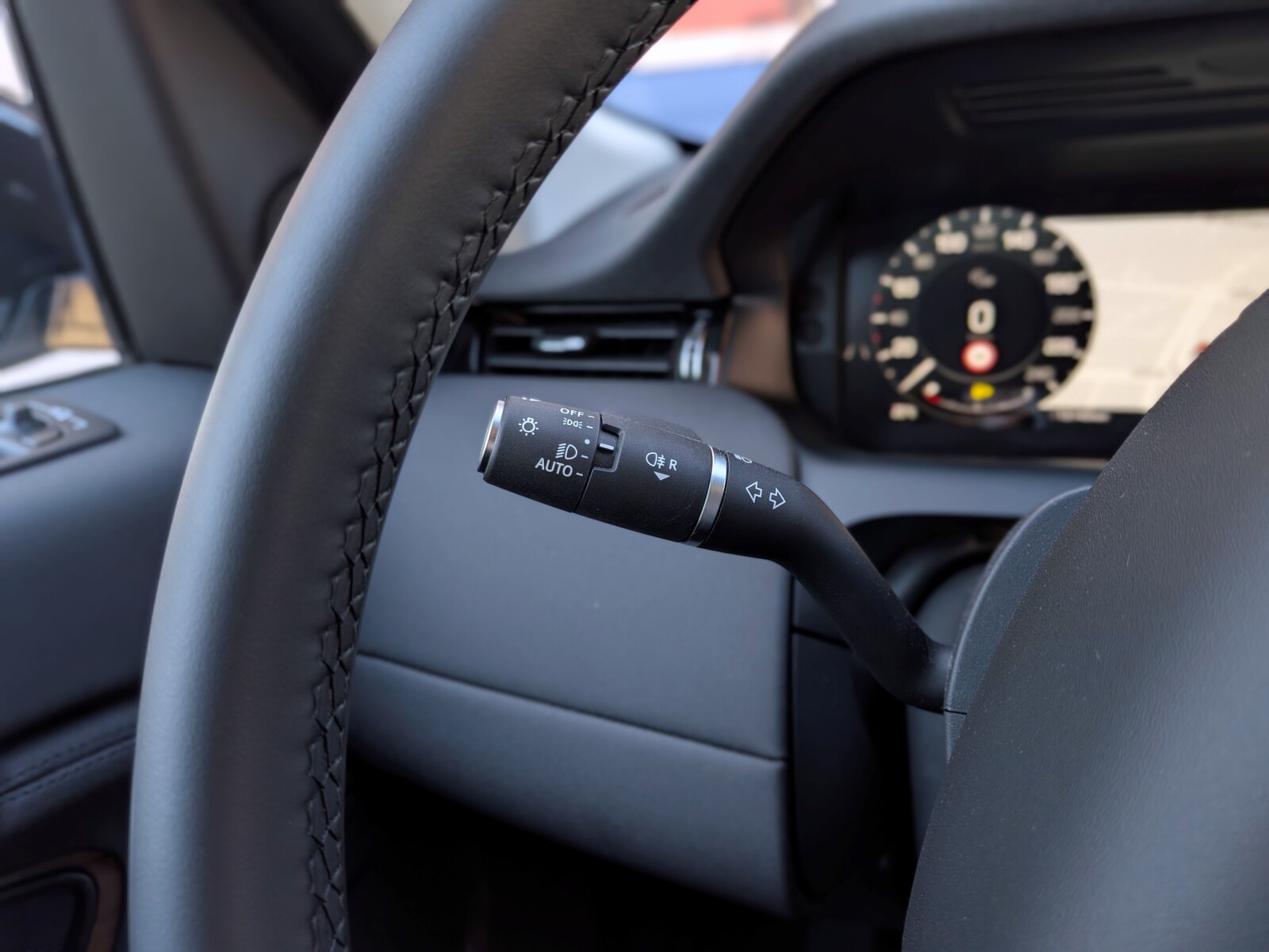 Land Rover Discovery Sport - zdjęcie 23