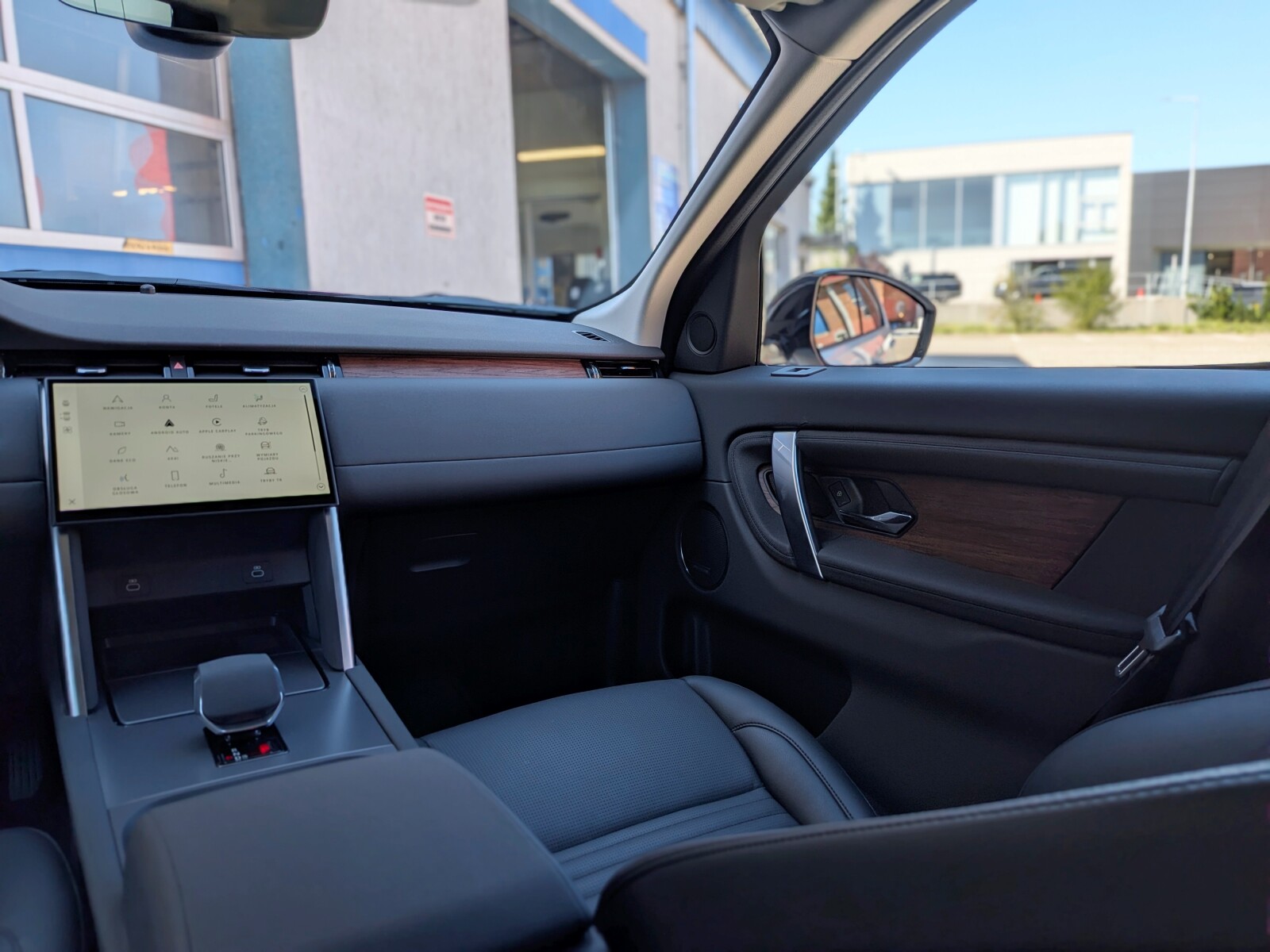 Land Rover Discovery Sport - zdjęcie 16