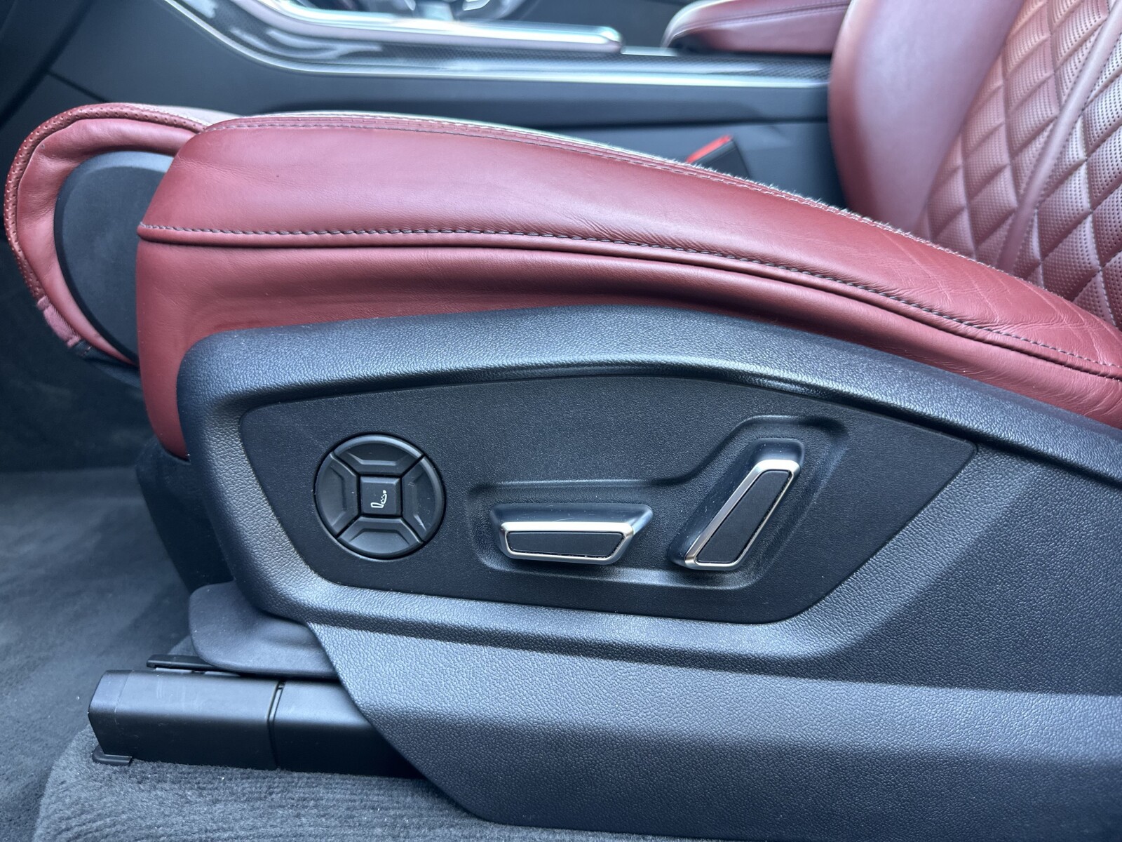 Audi SQ8 - zdjęcie 35