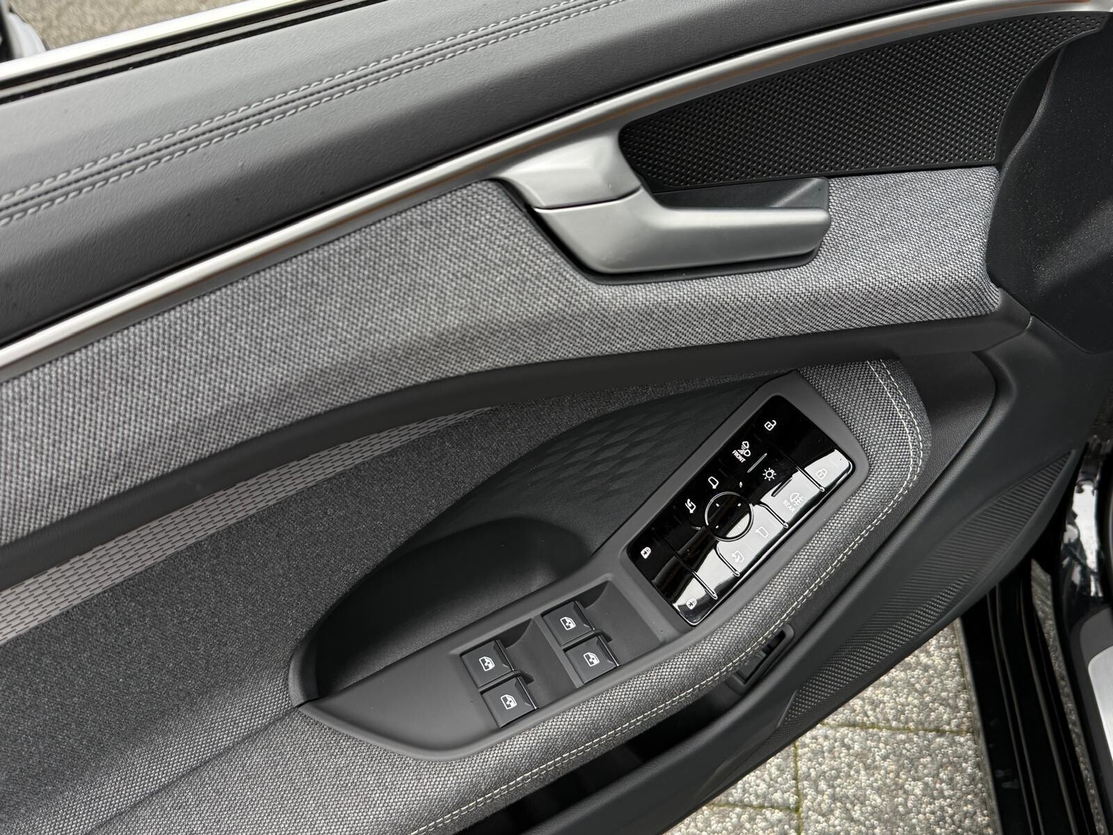 Audi A6 Avant e-hybrid - zdjęcie 14