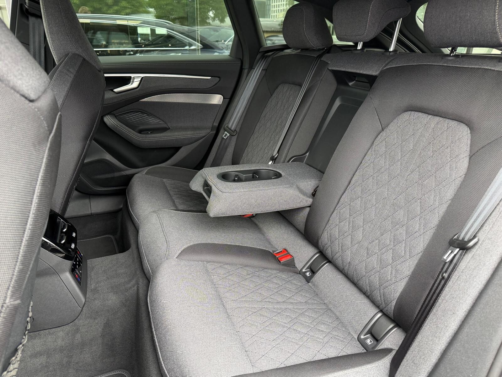 Audi A6 Avant e-hybrid - zdjęcie 18