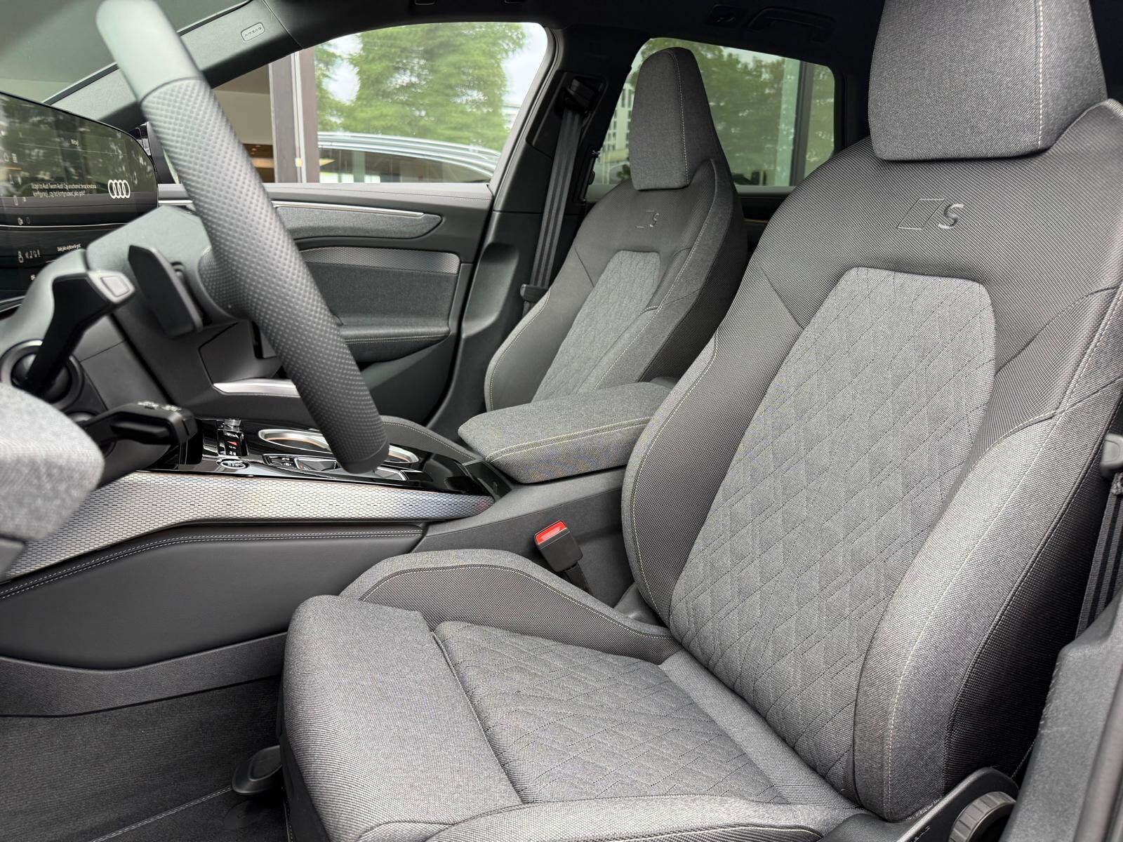Audi A6 Avant e-hybrid - zdjęcie 16
