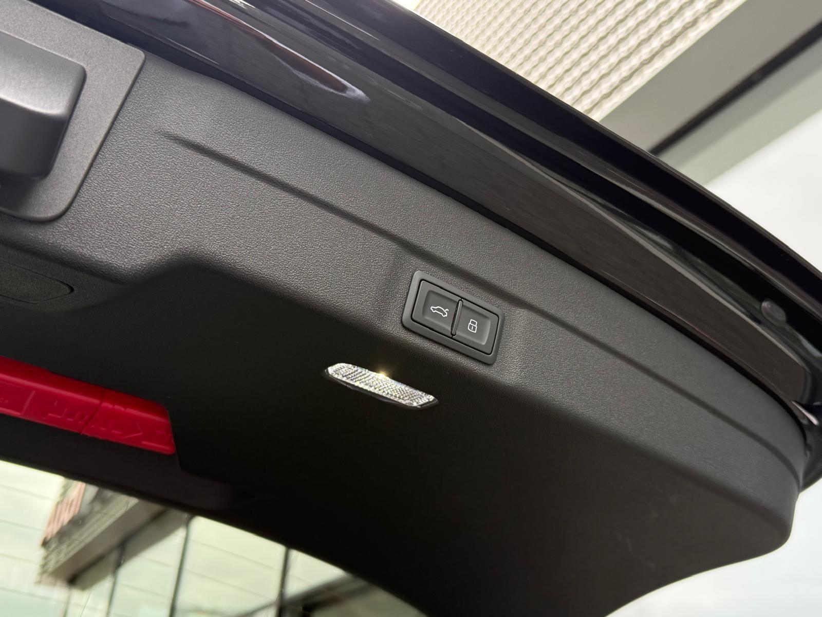 Audi A6 Avant e-hybrid - zdjęcie 20