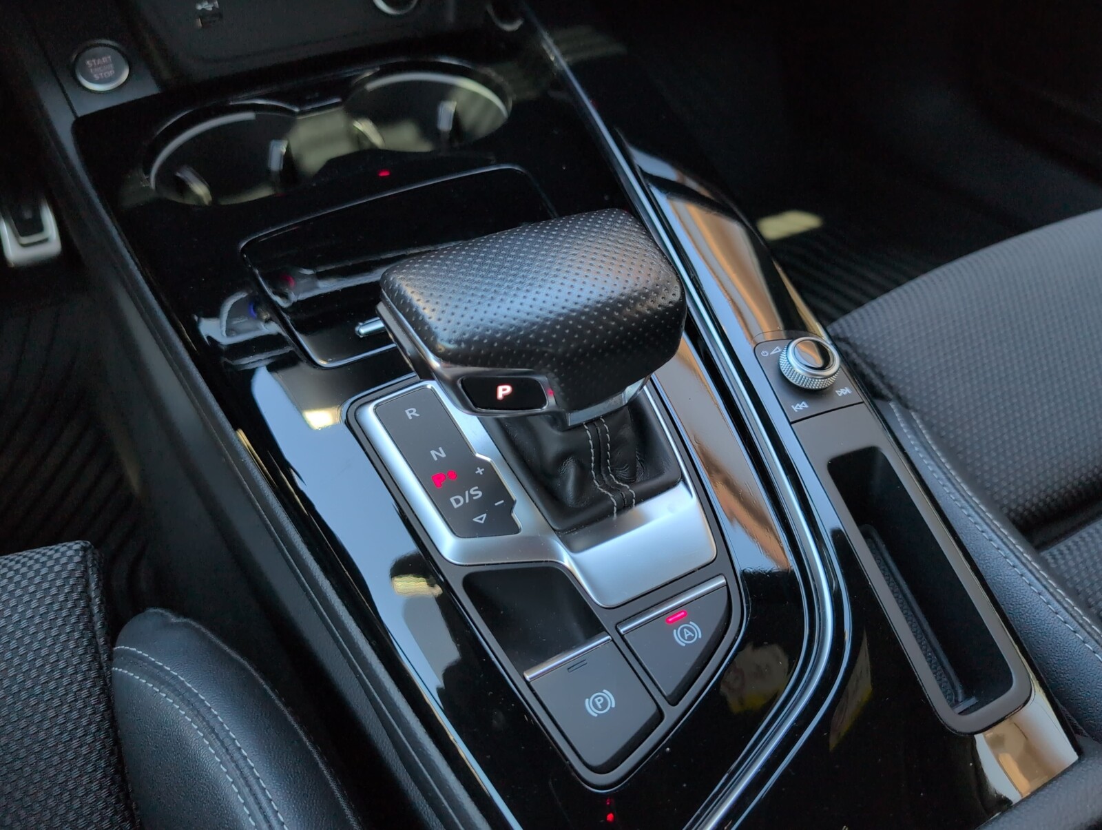 Audi A4 Limousine - zdjęcie 36