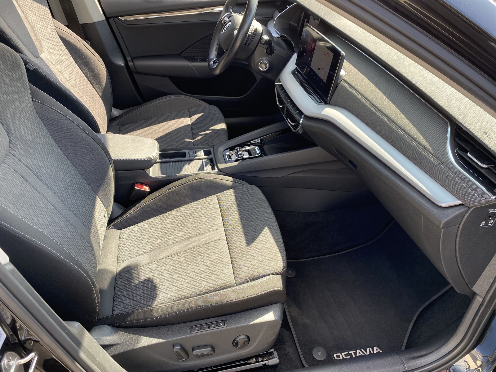 Škoda Octavia Combi - zdjęcie 14
