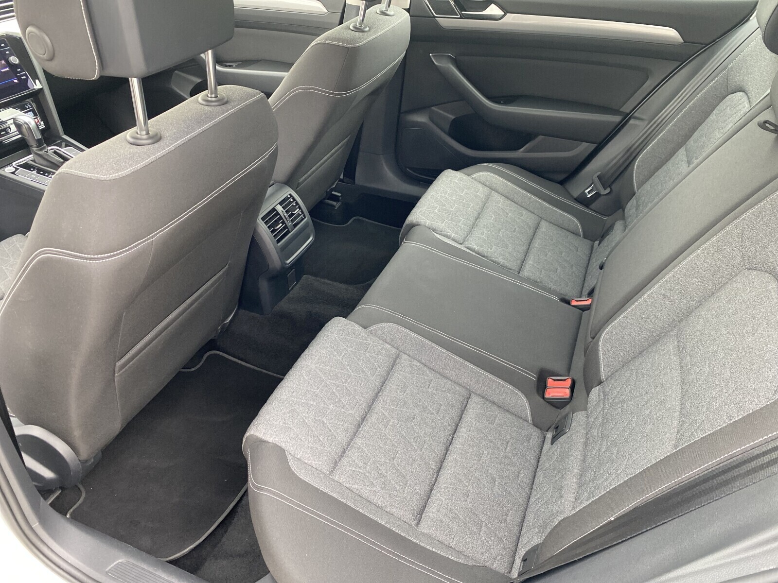 Volkswagen Passat Variant - zdjęcie 10