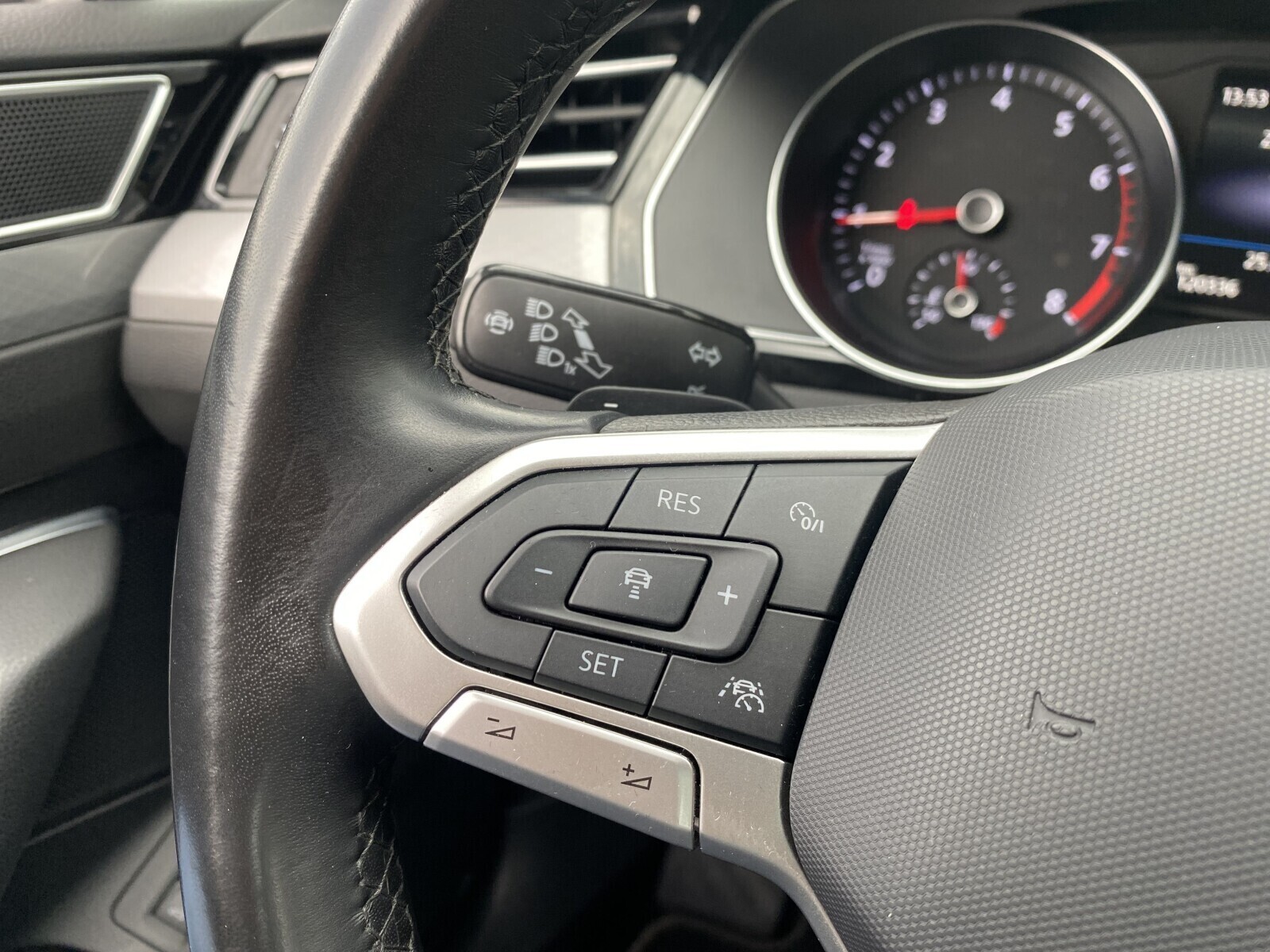 Volkswagen Passat Variant - zdjęcie 18