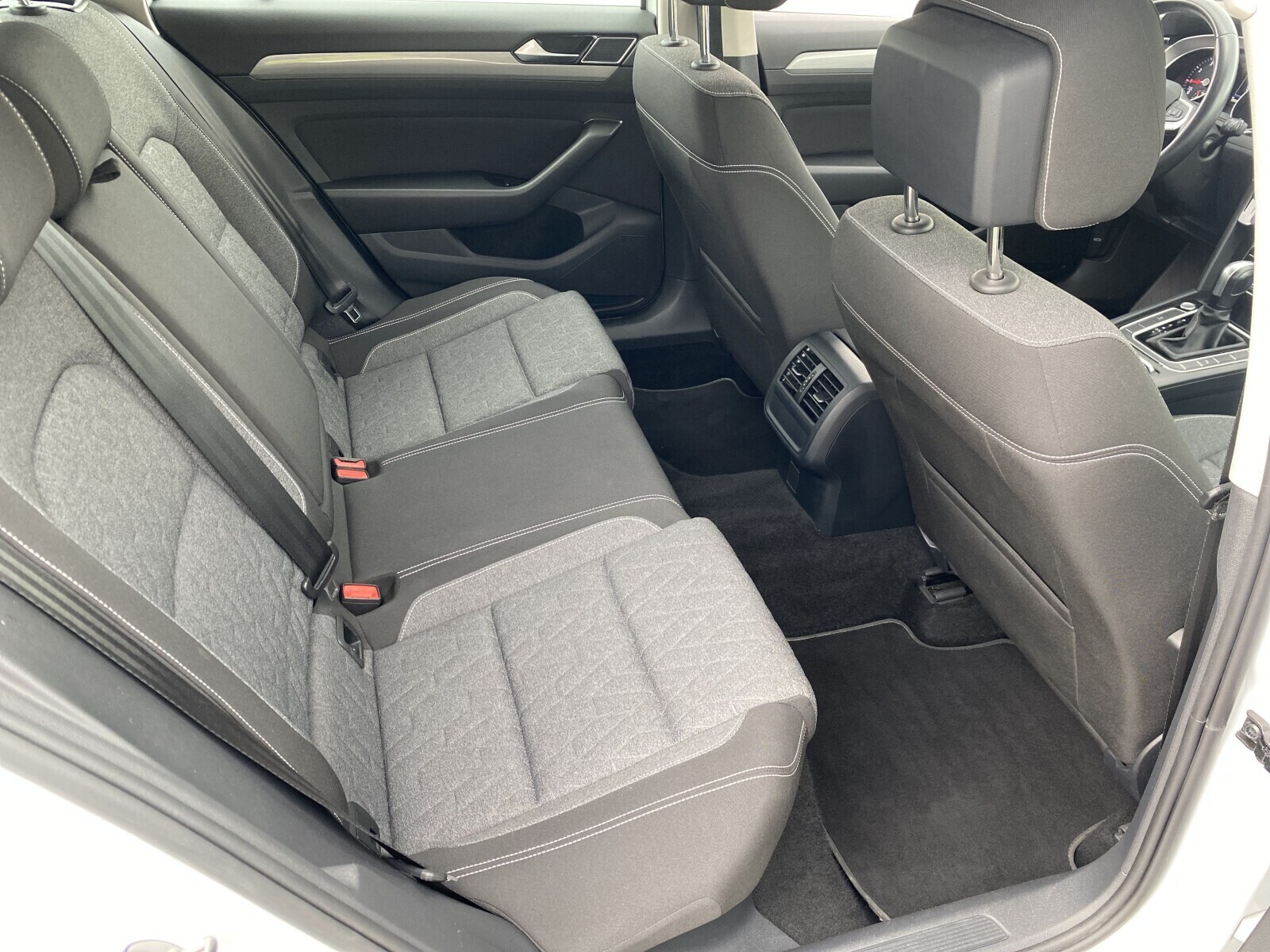 Volkswagen Passat Variant - zdjęcie 13