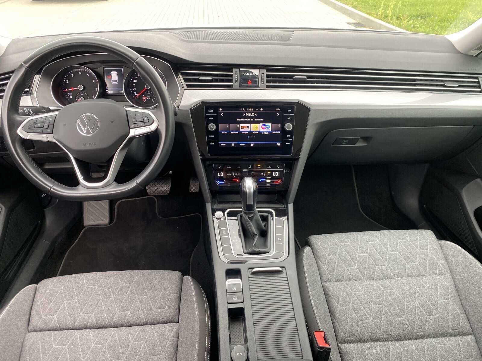 Volkswagen Passat Variant - zdjęcie 11
