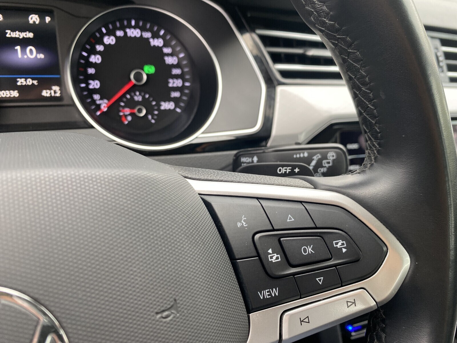Volkswagen Passat Variant - zdjęcie 19