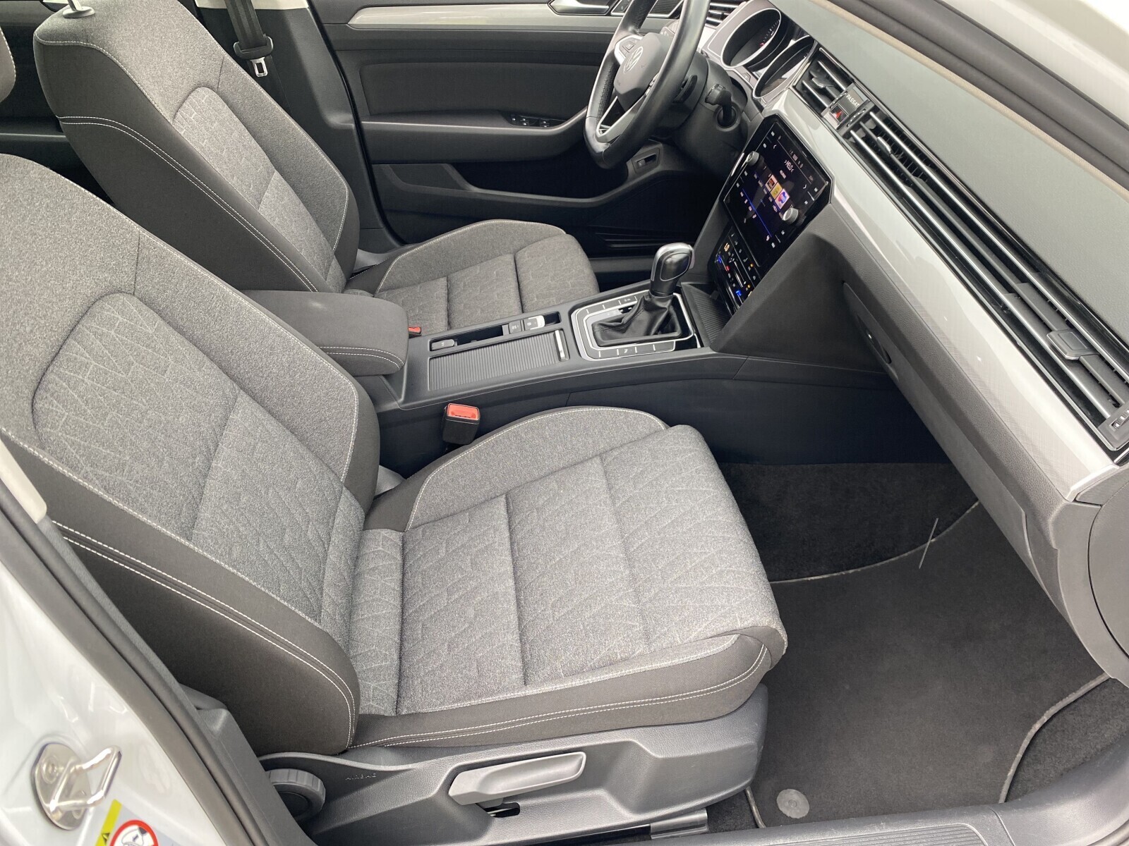 Volkswagen Passat Variant - zdjęcie 14