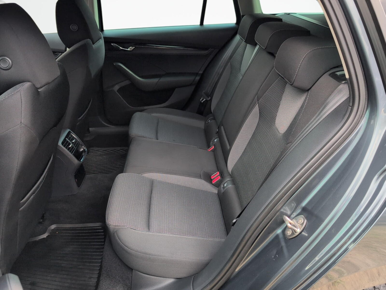 Škoda Octavia Combi - zdjęcie 10