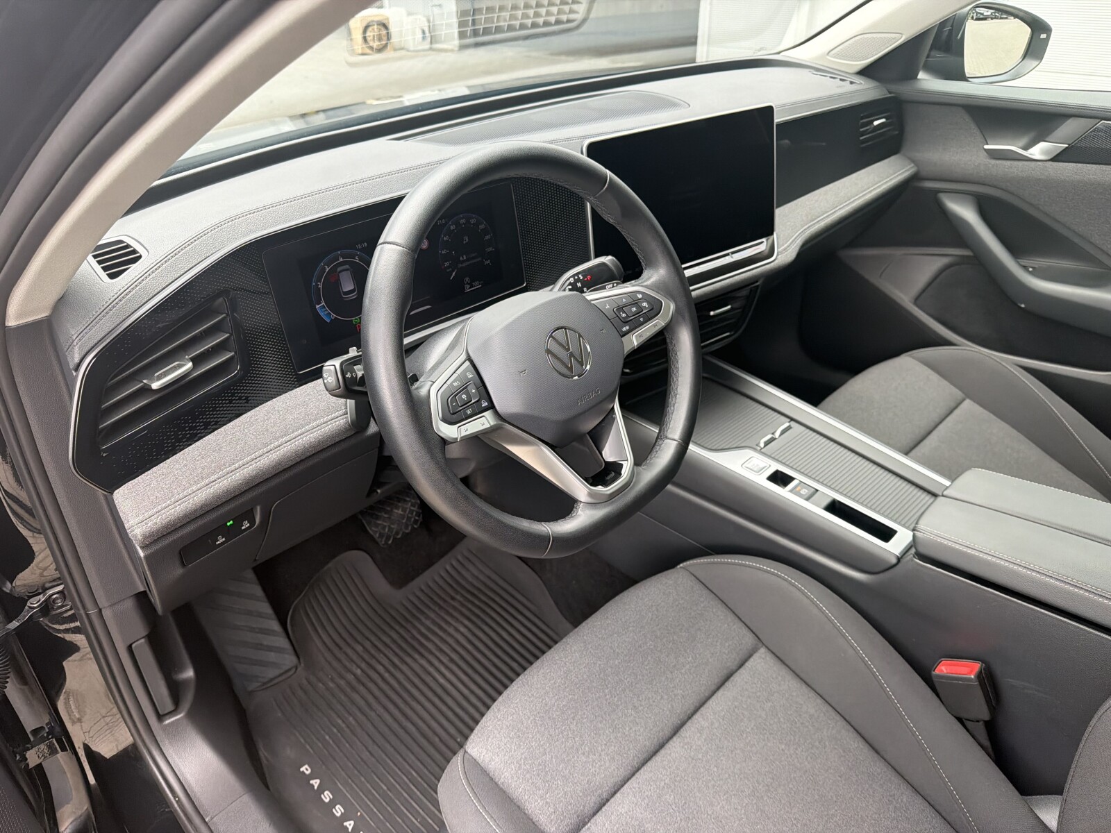 Volkswagen Passat Variant - zdjęcie 26