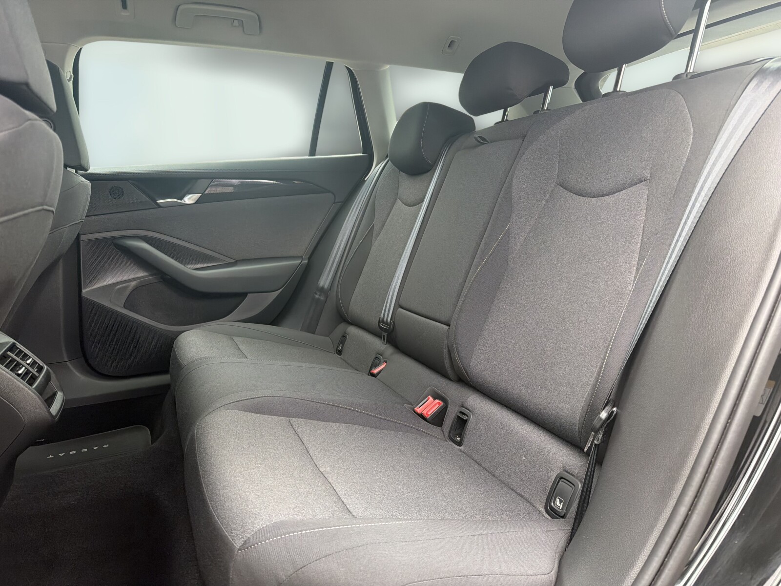 Volkswagen Passat Variant - zdjęcie 30