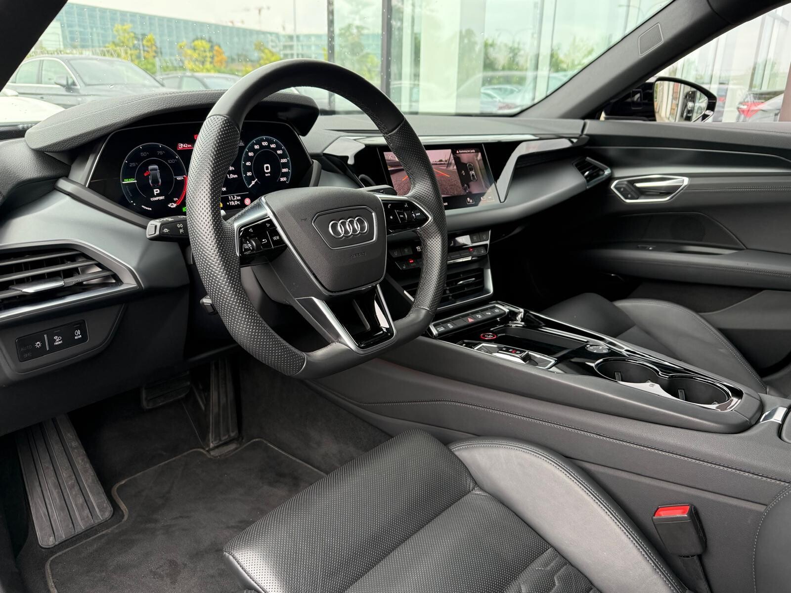 Audi e-tron GT - zdjęcie 12