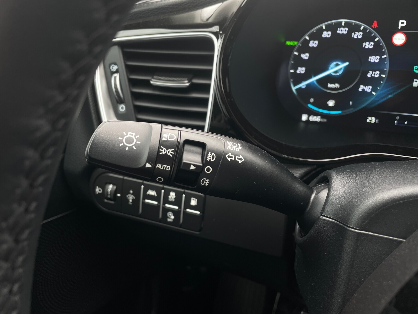Kia Ceed - zdjęcie 23