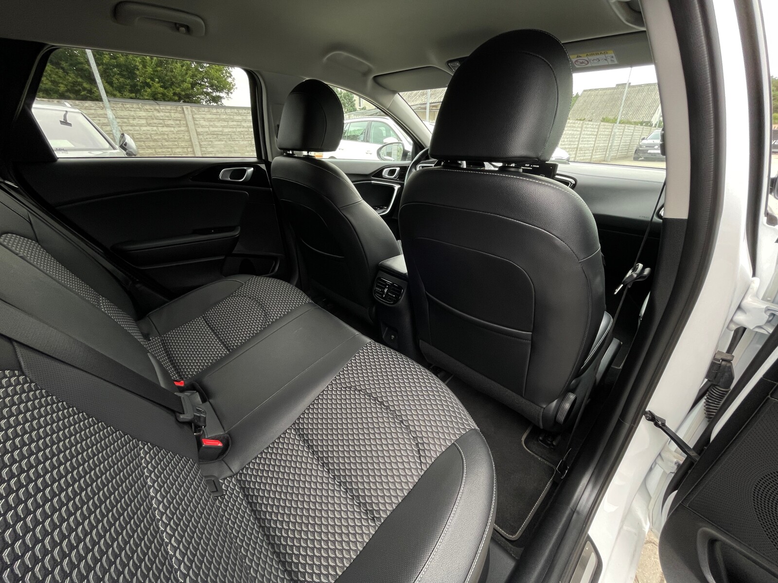Kia Ceed - zdjęcie 16