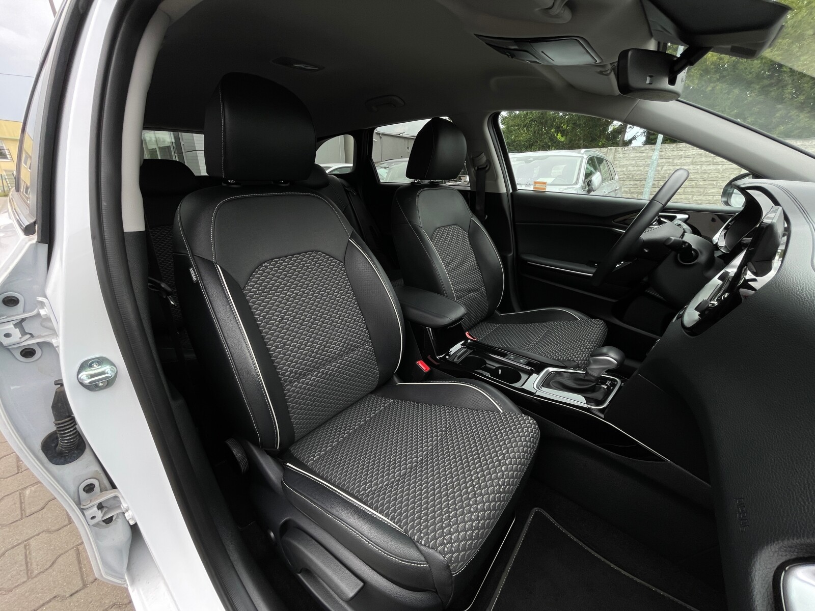 Kia Ceed - zdjęcie 18