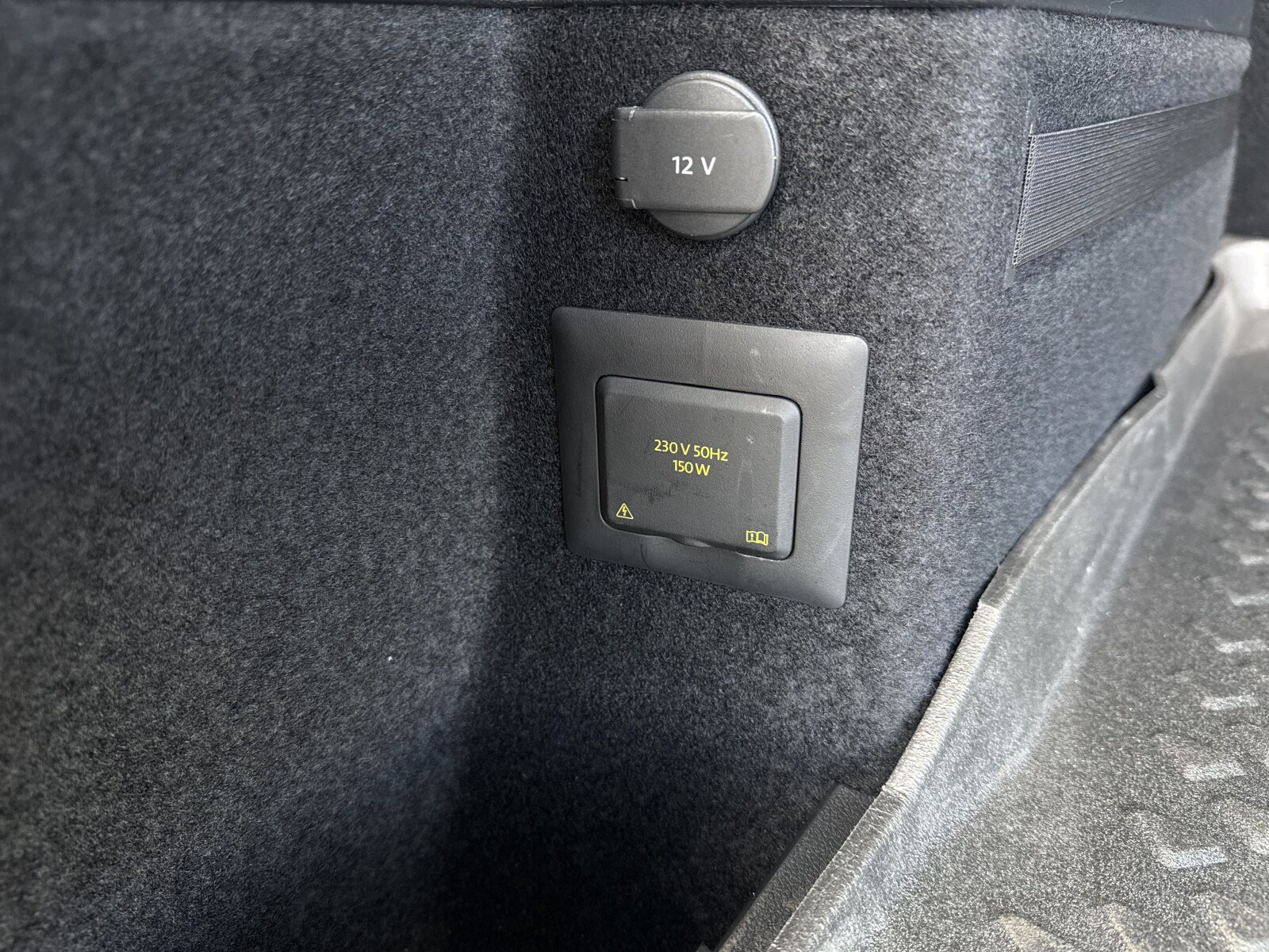 Volkswagen Touran - zdjęcie 35