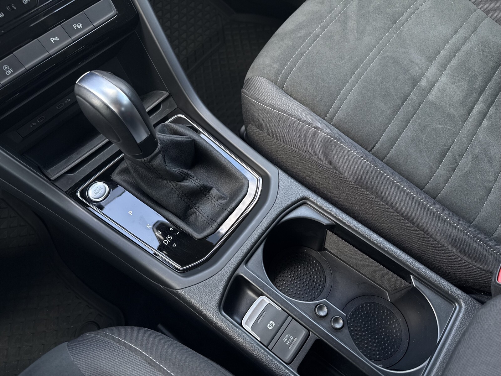 Volkswagen Touran - zdjęcie 21
