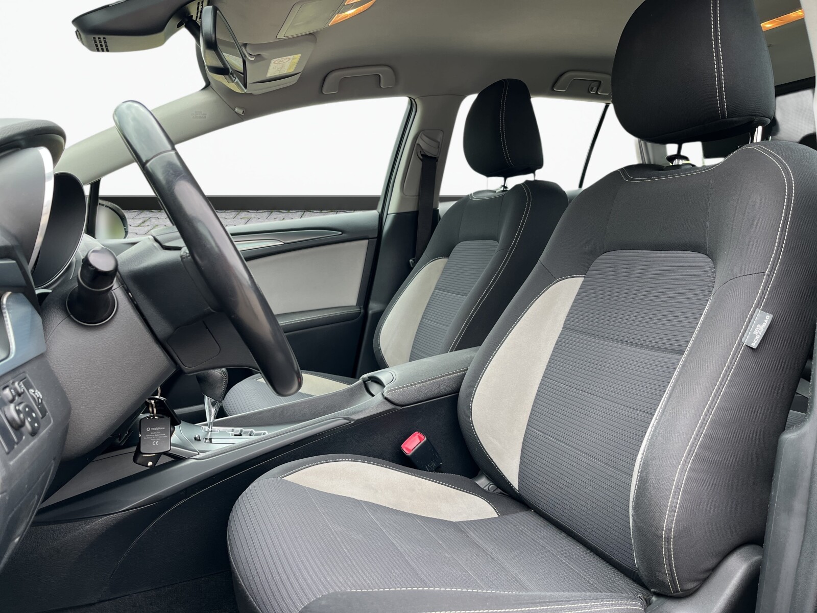 Toyota Avensis - zdjęcie 12