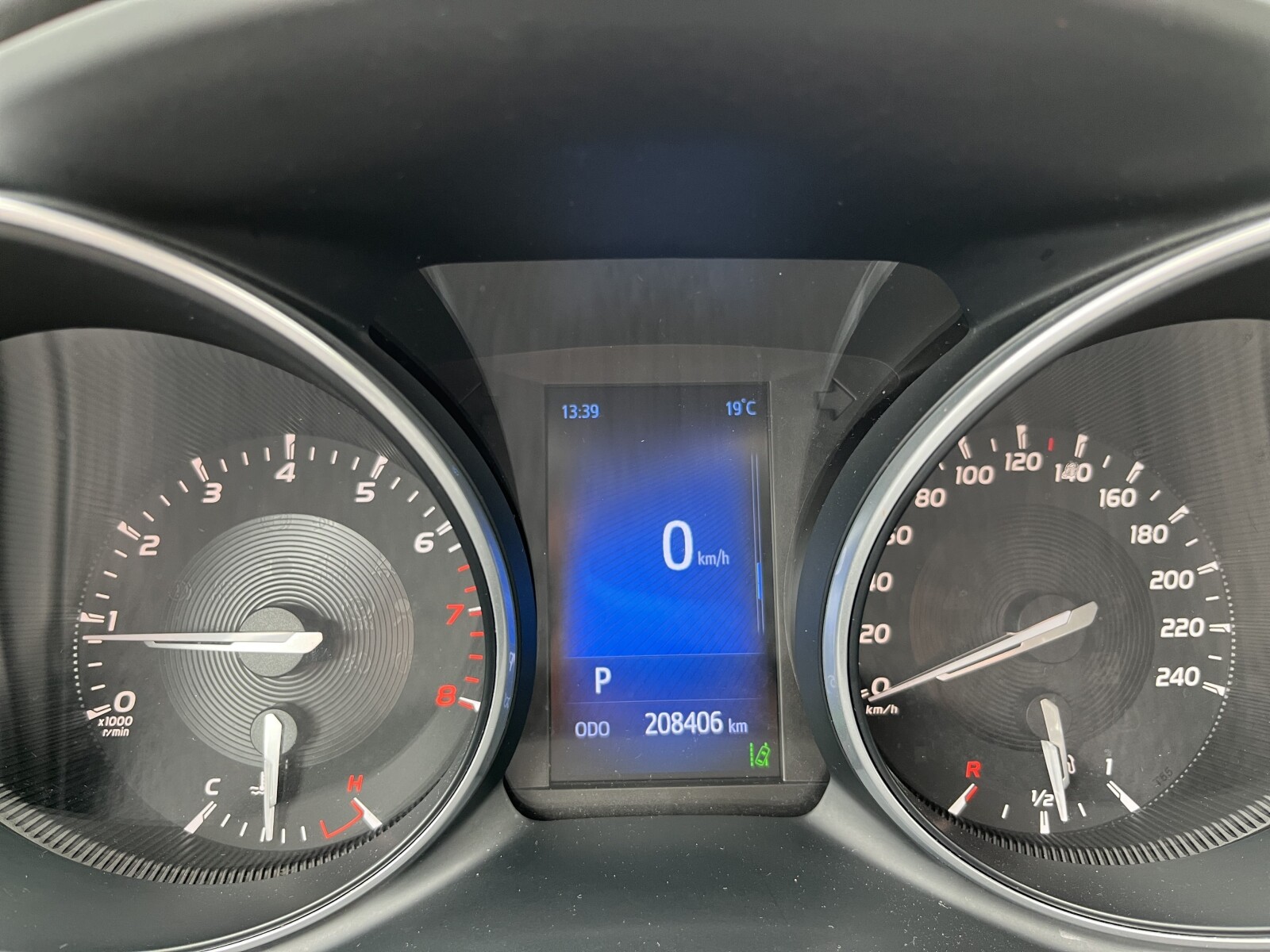 Toyota Avensis - zdjęcie 23