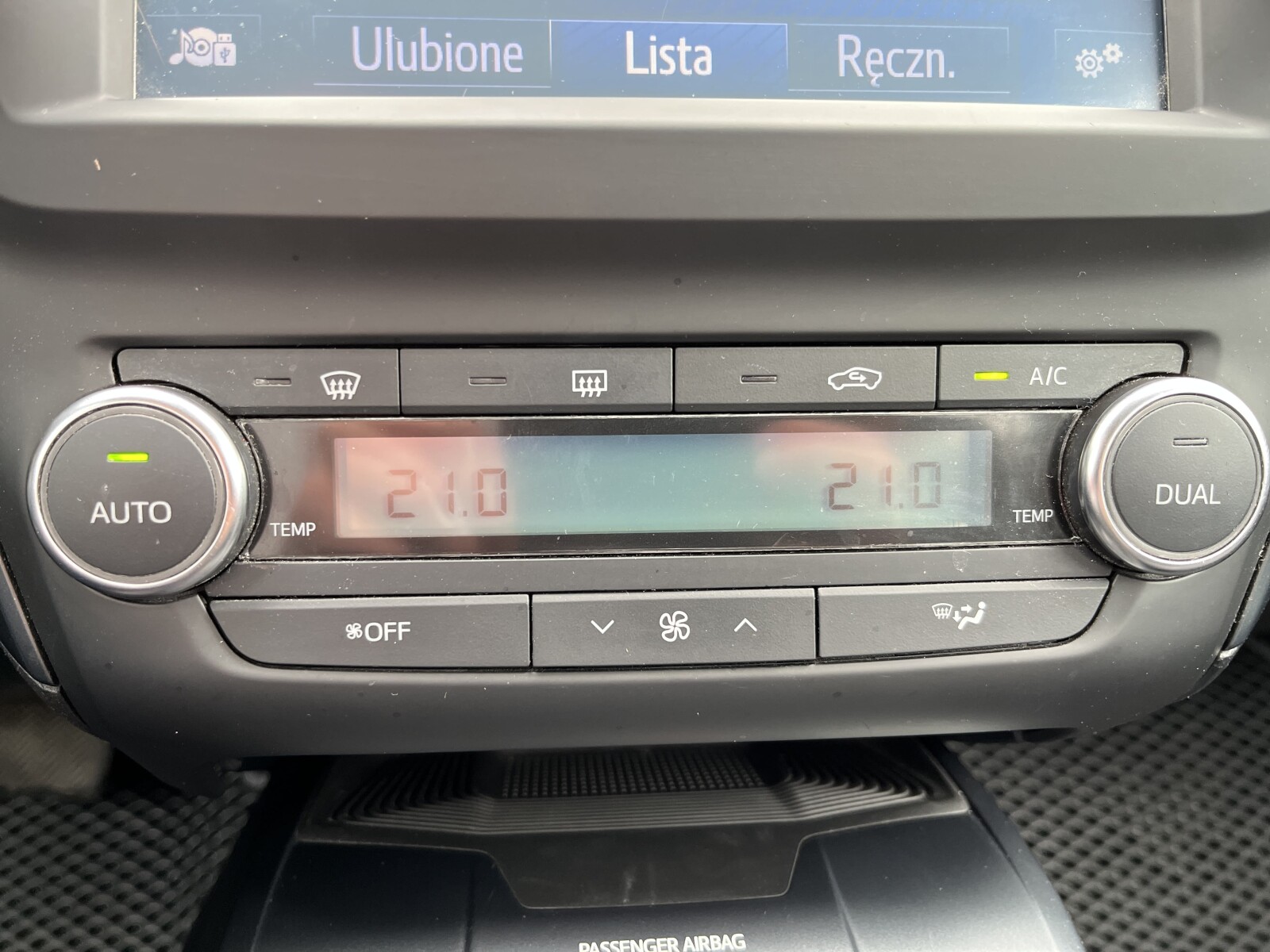 Toyota Avensis - zdjęcie 28