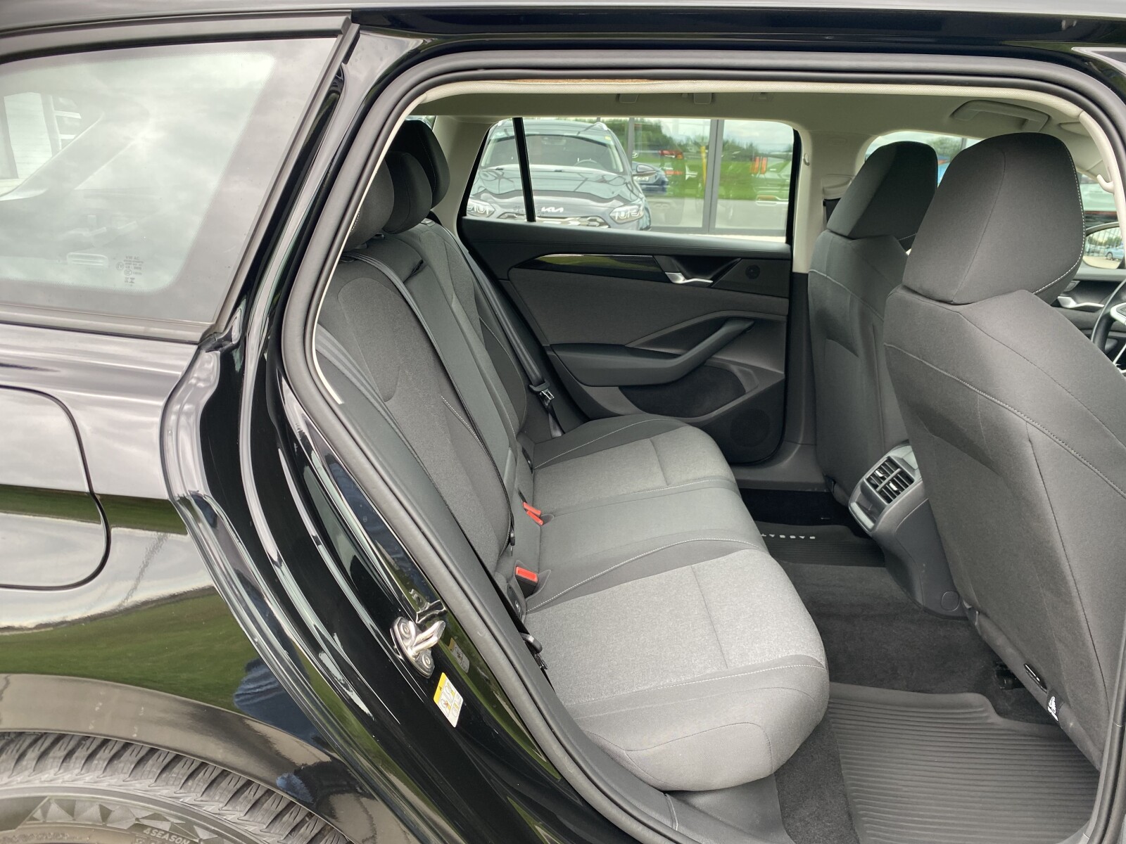 Volkswagen Passat Variant - zdjęcie 13