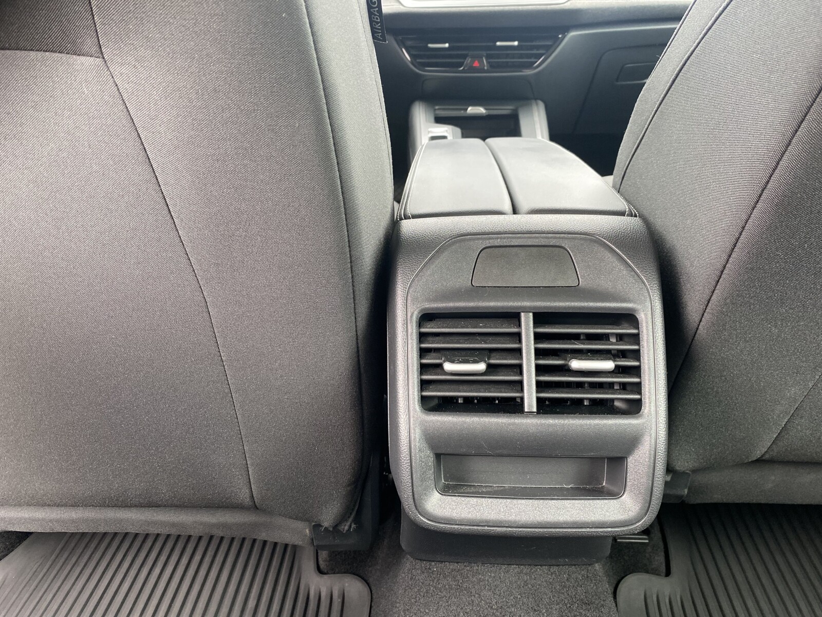 Volkswagen Passat Variant - zdjęcie 11