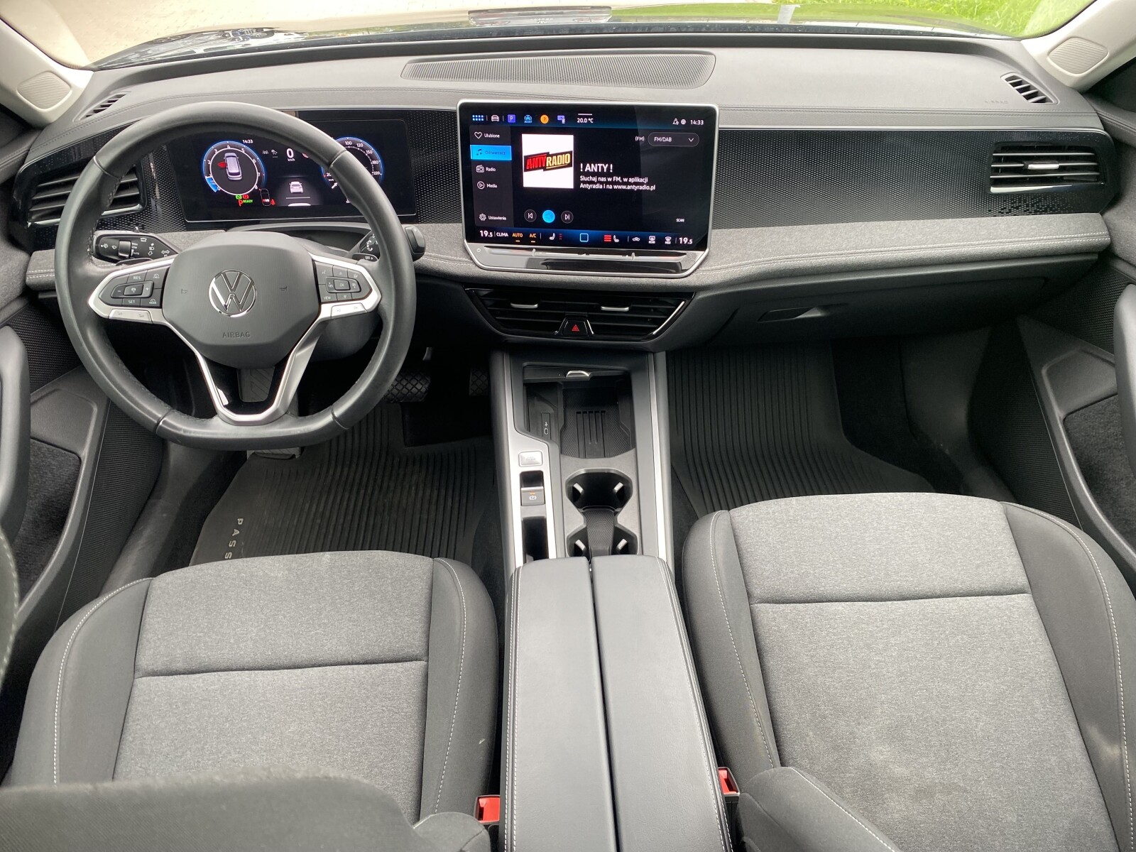 Volkswagen Passat Variant - zdjęcie 12