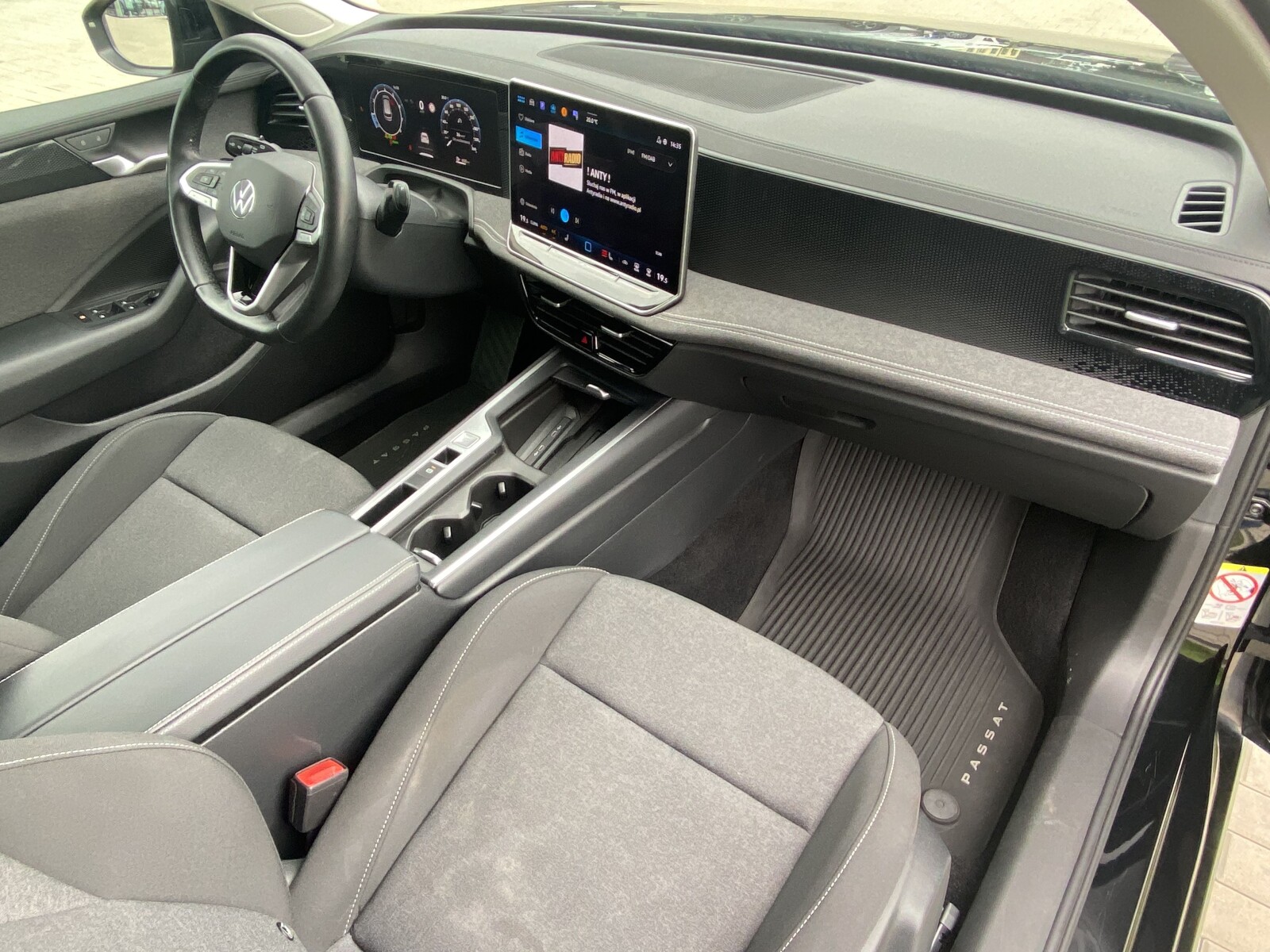 Volkswagen Passat Variant - zdjęcie 15
