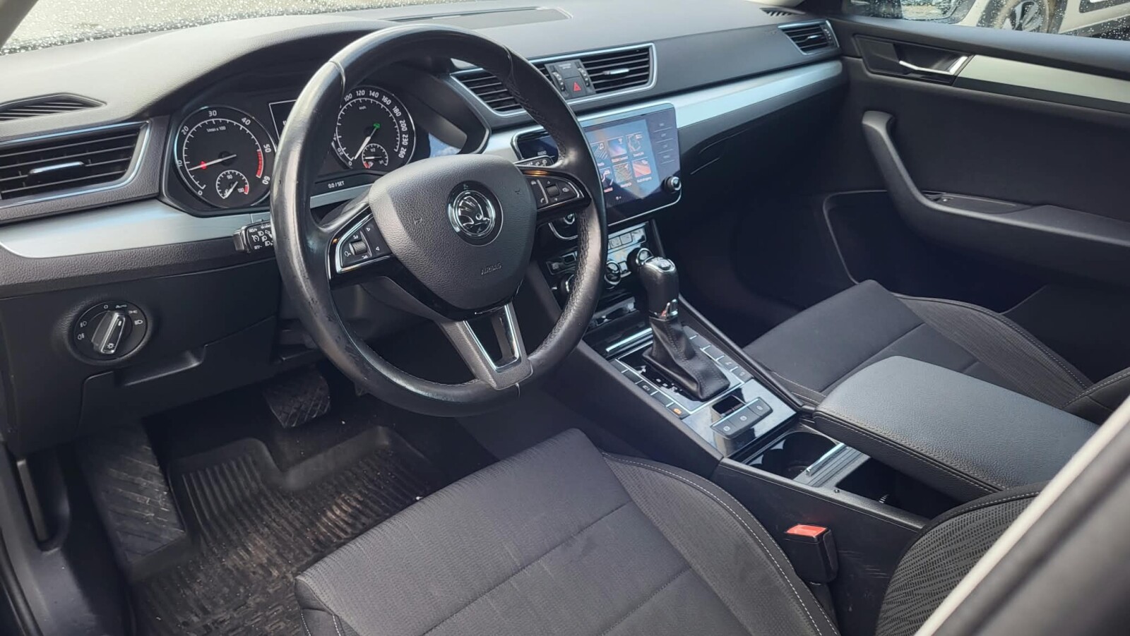 Škoda Superb - zdjęcie 9