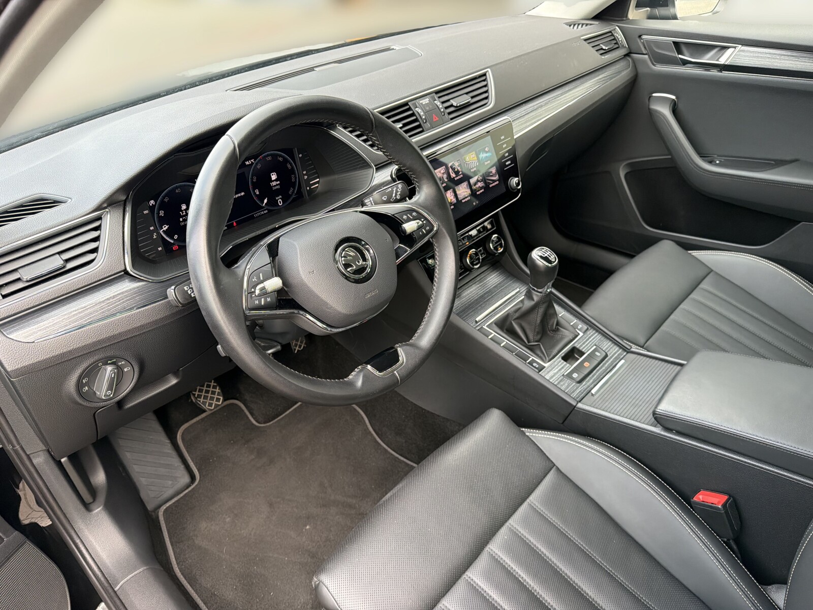 Škoda Superb Combi - zdjęcie 9
