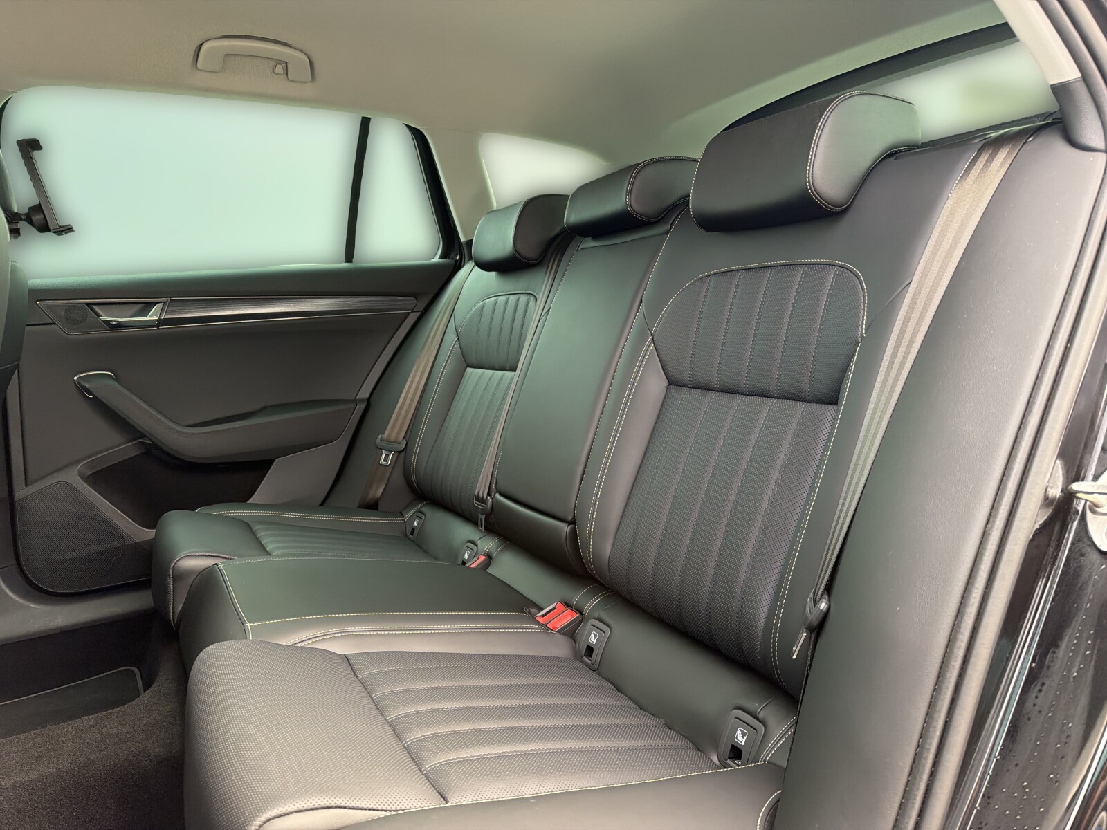 Škoda Superb Combi - zdjęcie 14