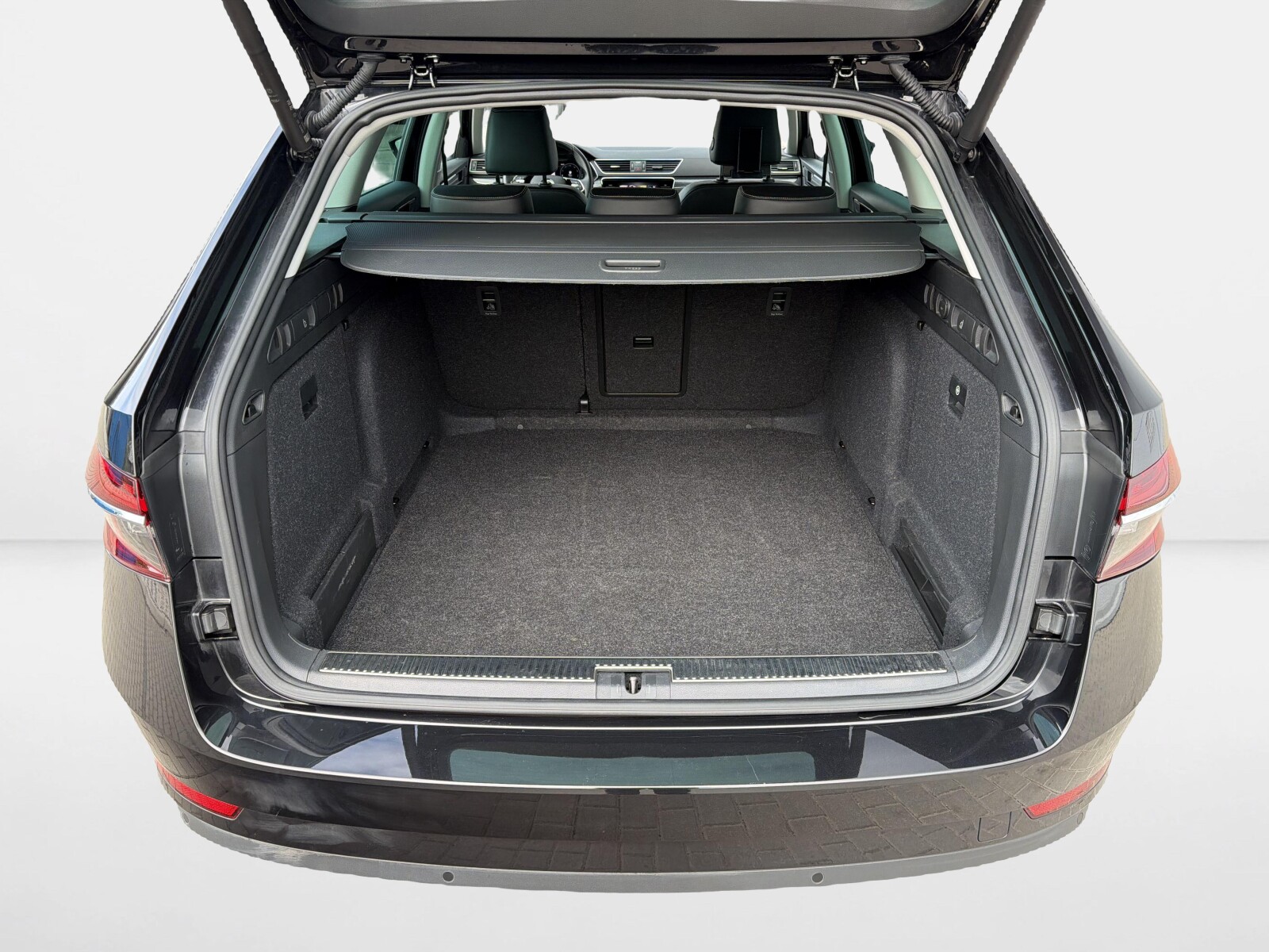 Škoda Superb Combi - zdjęcie 34