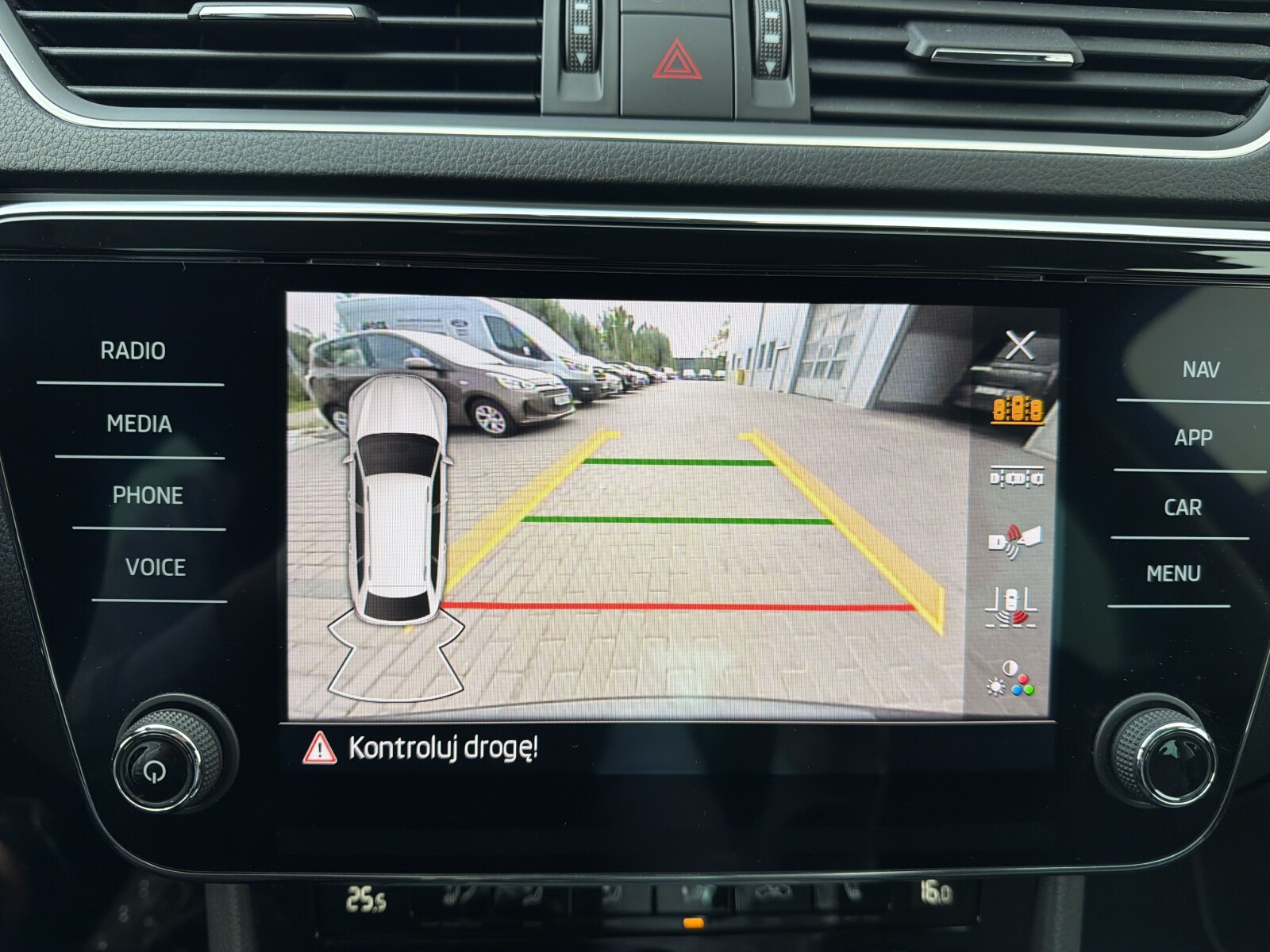 Škoda Superb Combi - zdjęcie 32