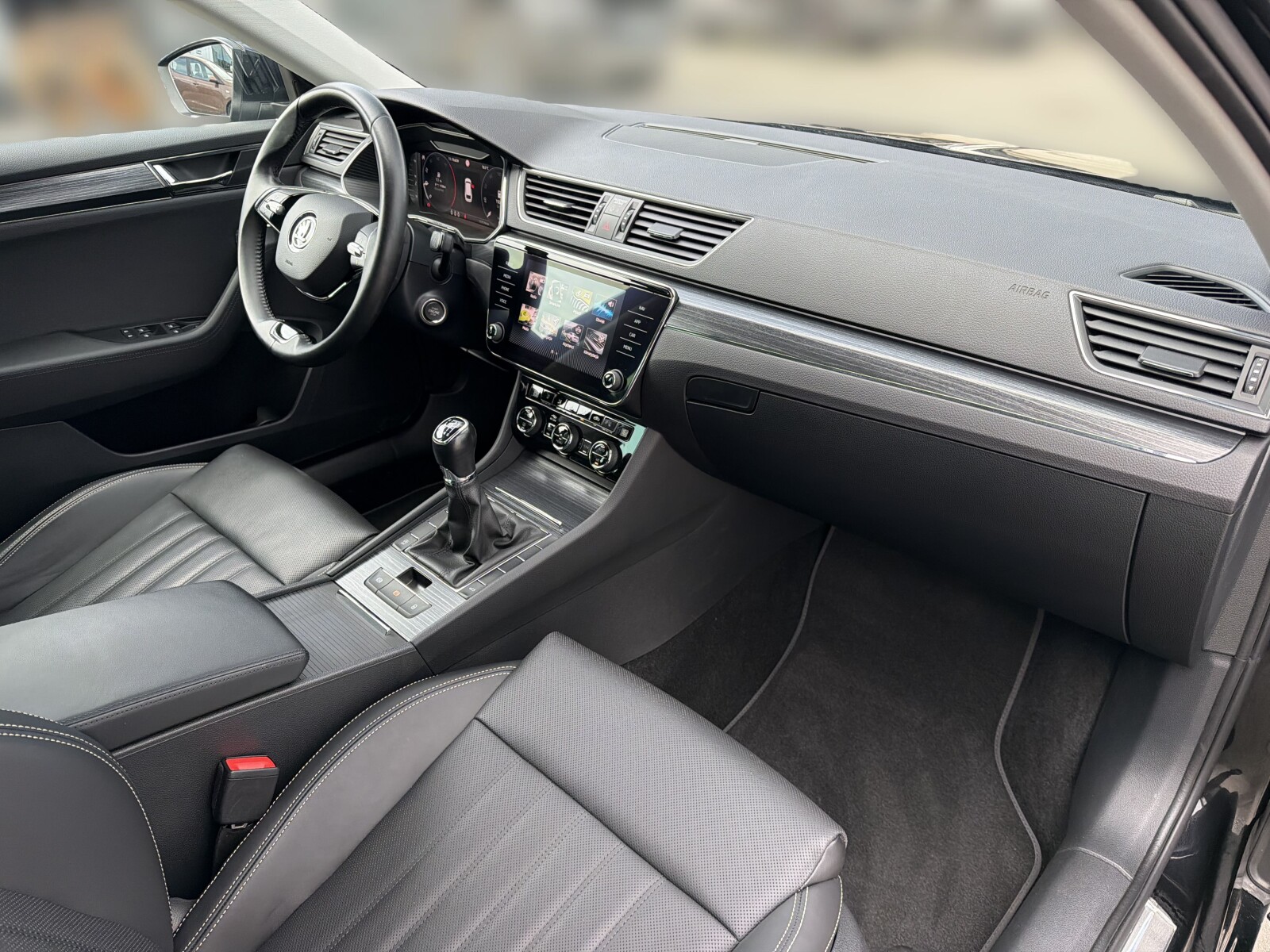 Škoda Superb Combi - zdjęcie 18