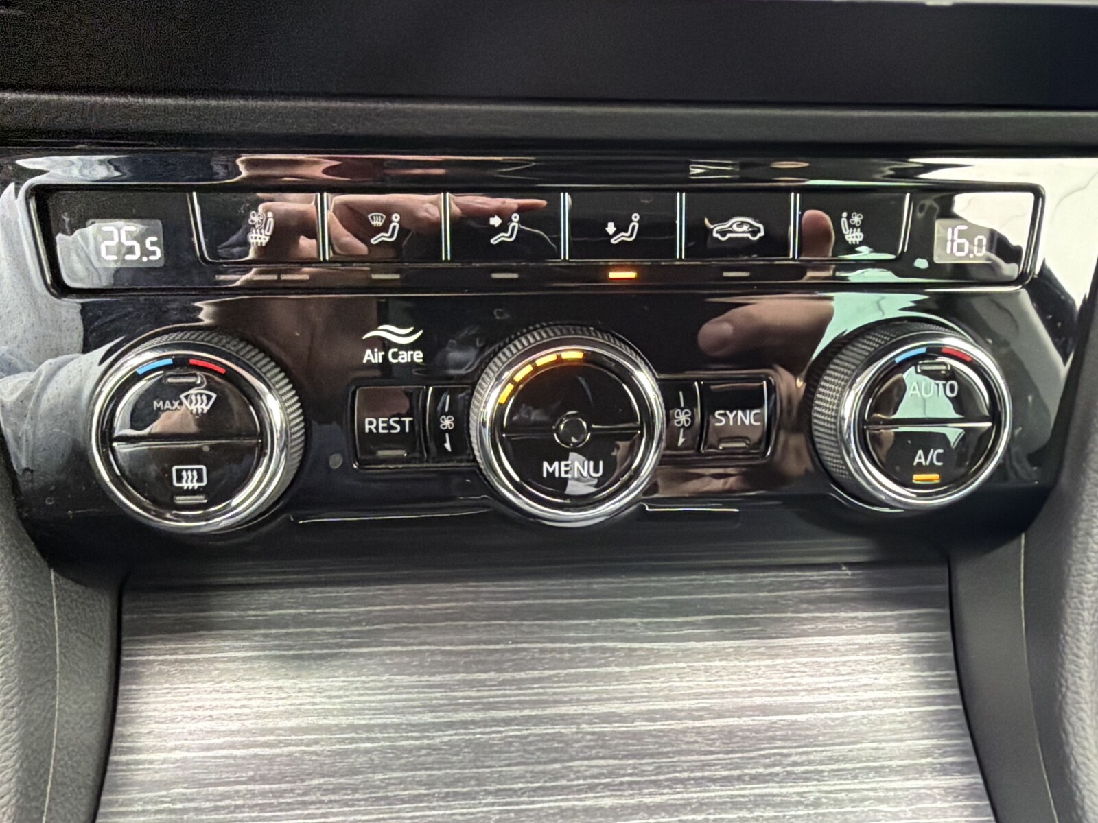 Škoda Superb Combi - zdjęcie 25