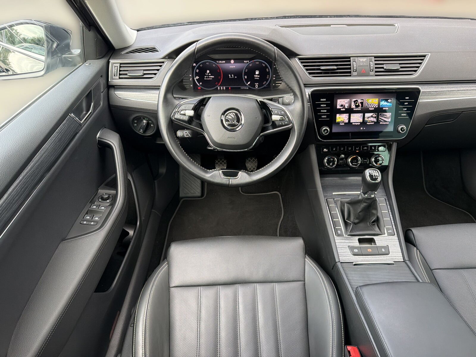 Škoda Superb Combi - zdjęcie 20